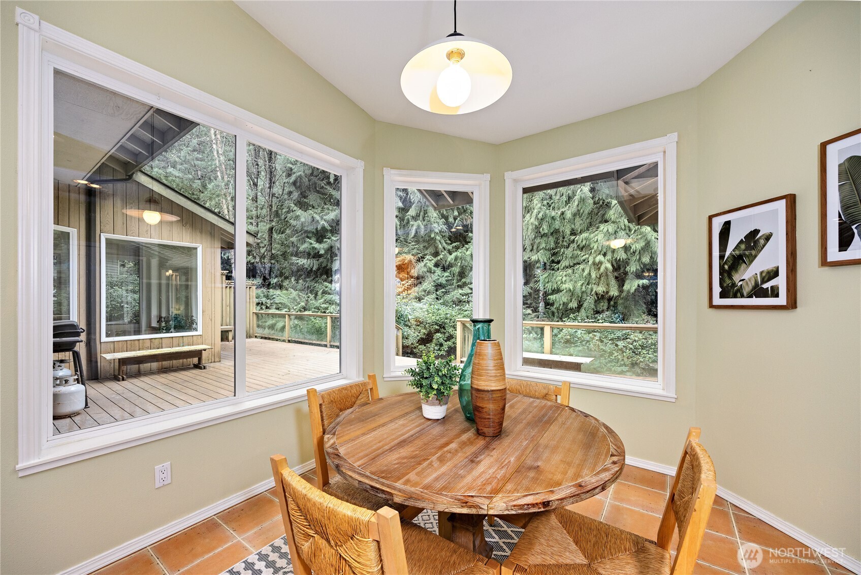 Listing images
