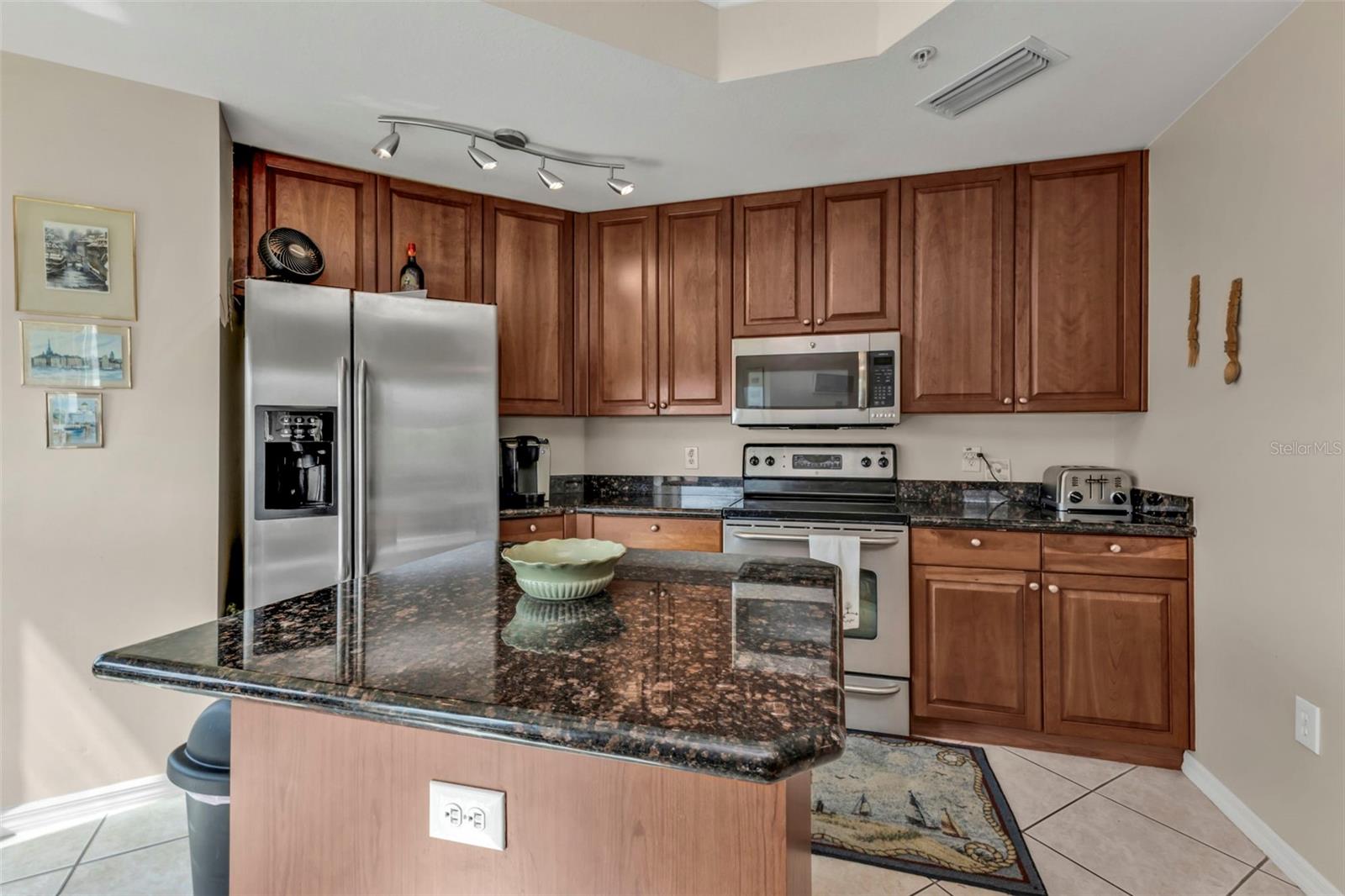 Listing images