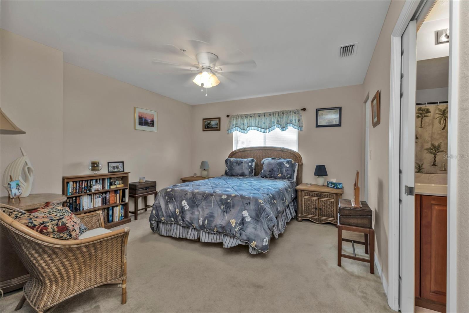 Listing images