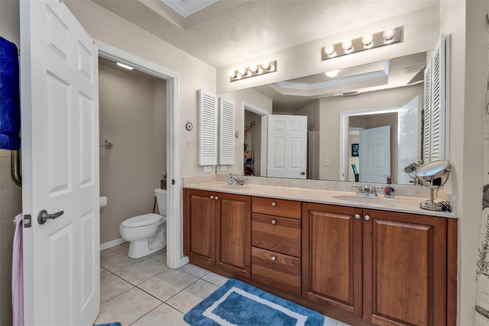 Listing images