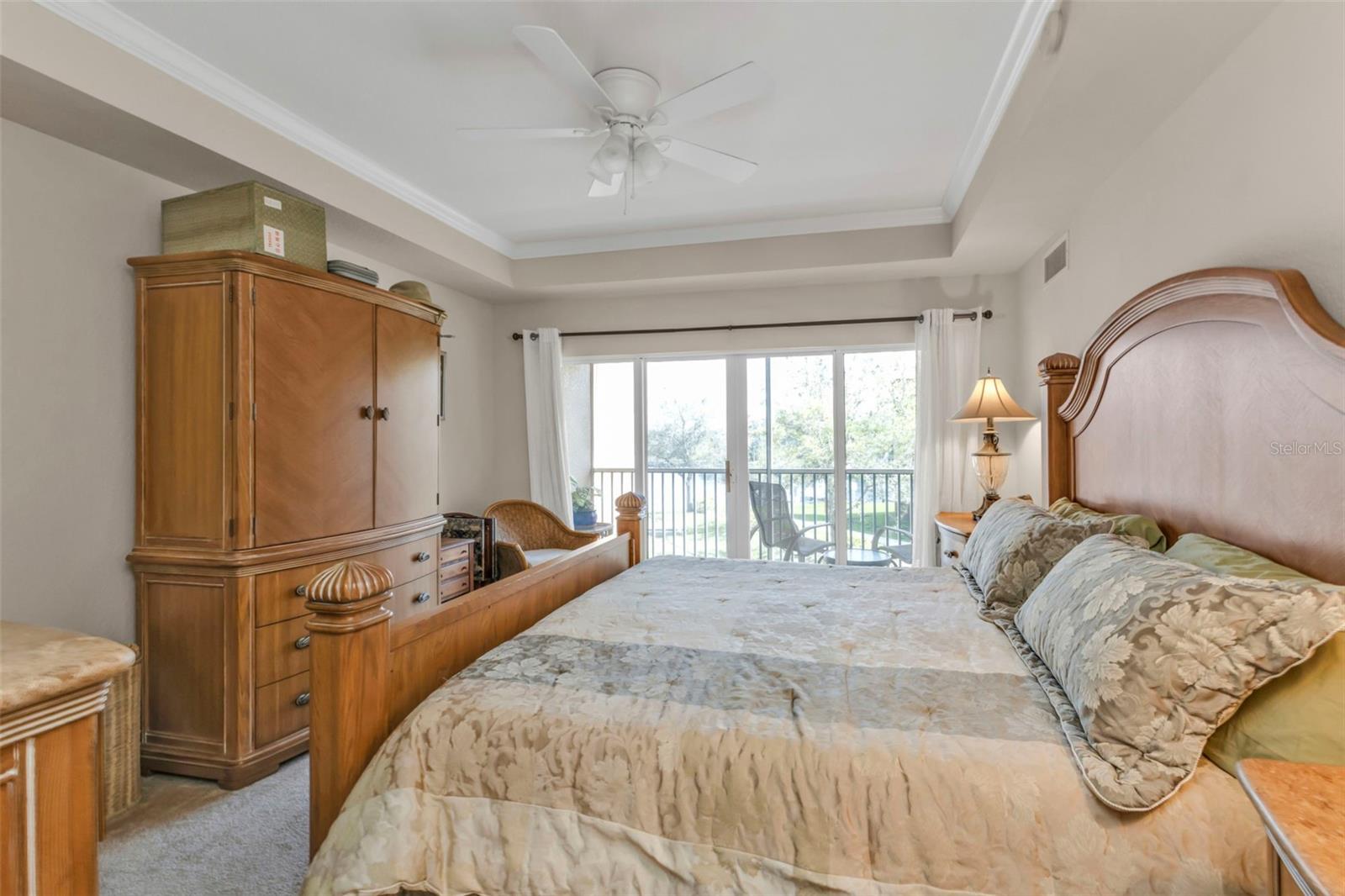 Listing images