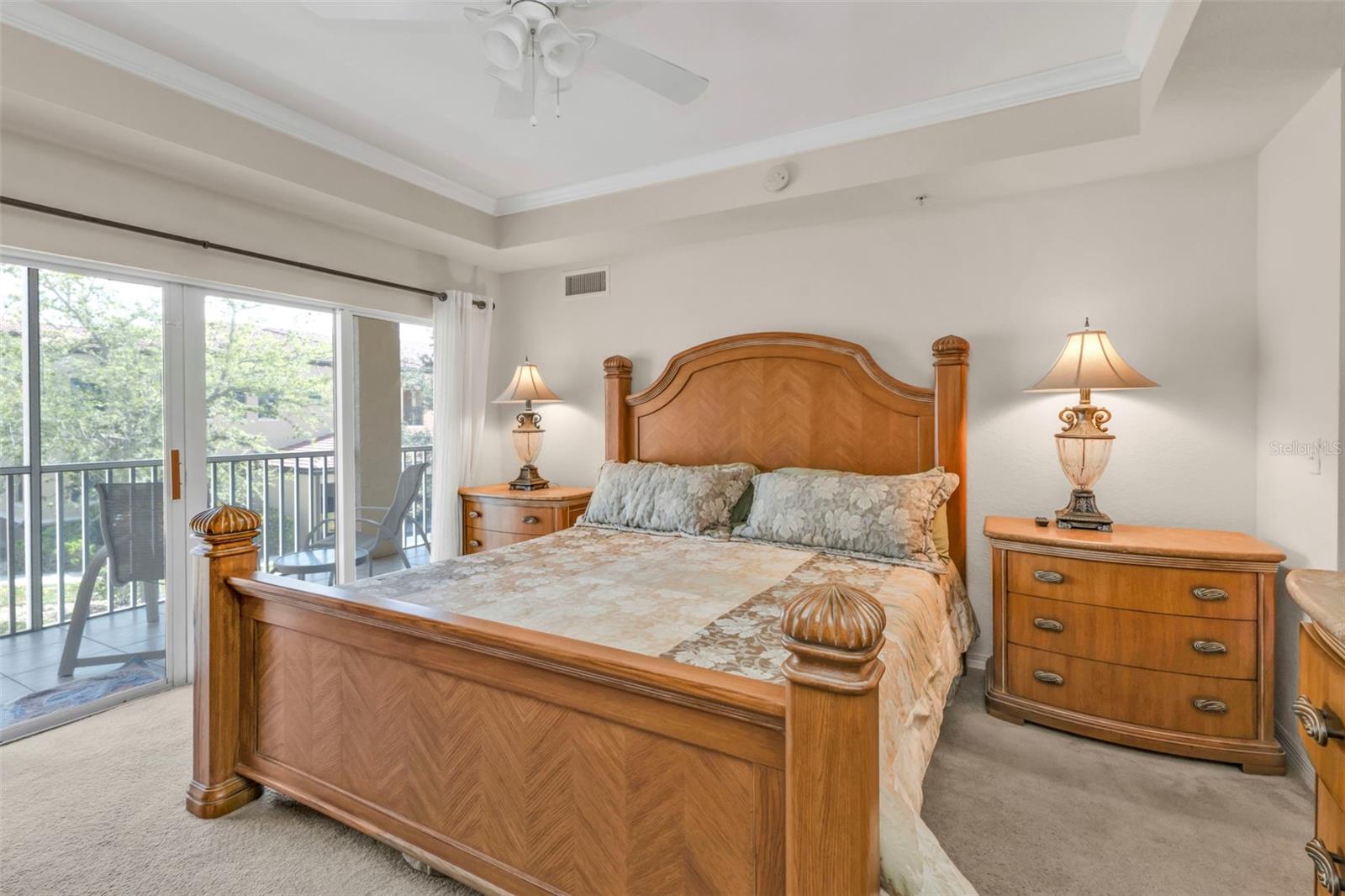 Listing images