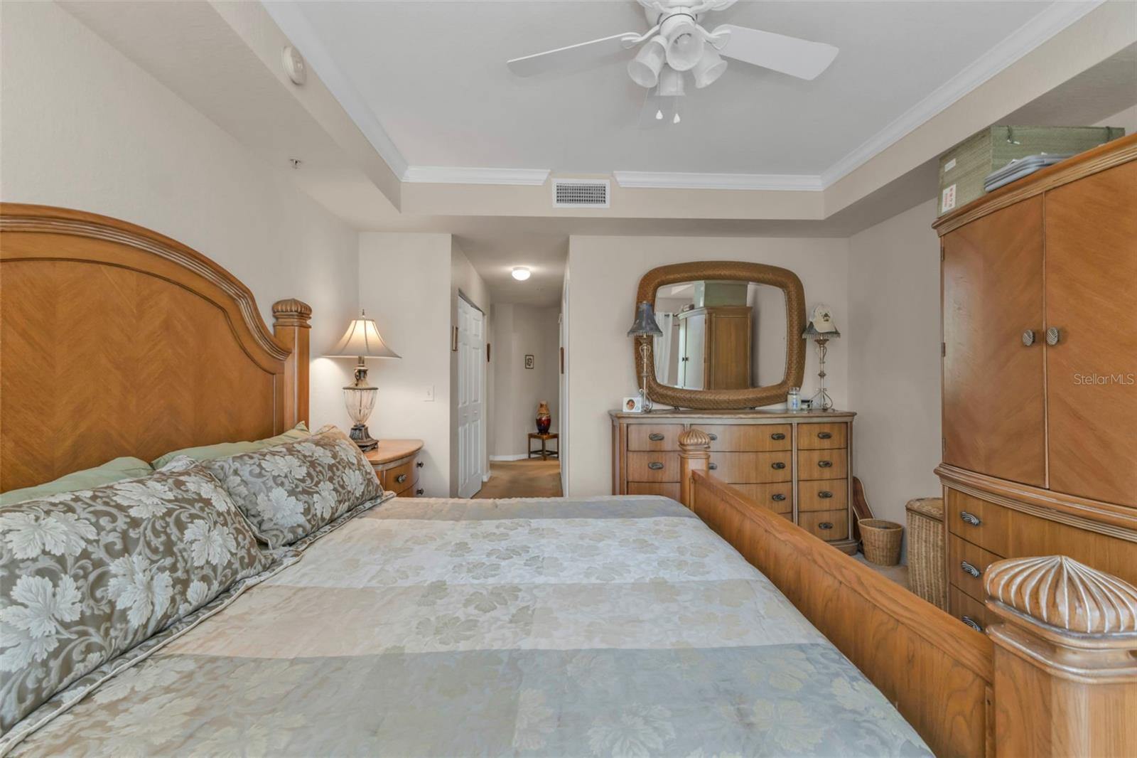 Listing images