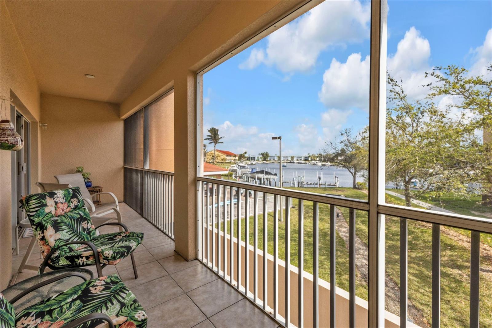 Listing images