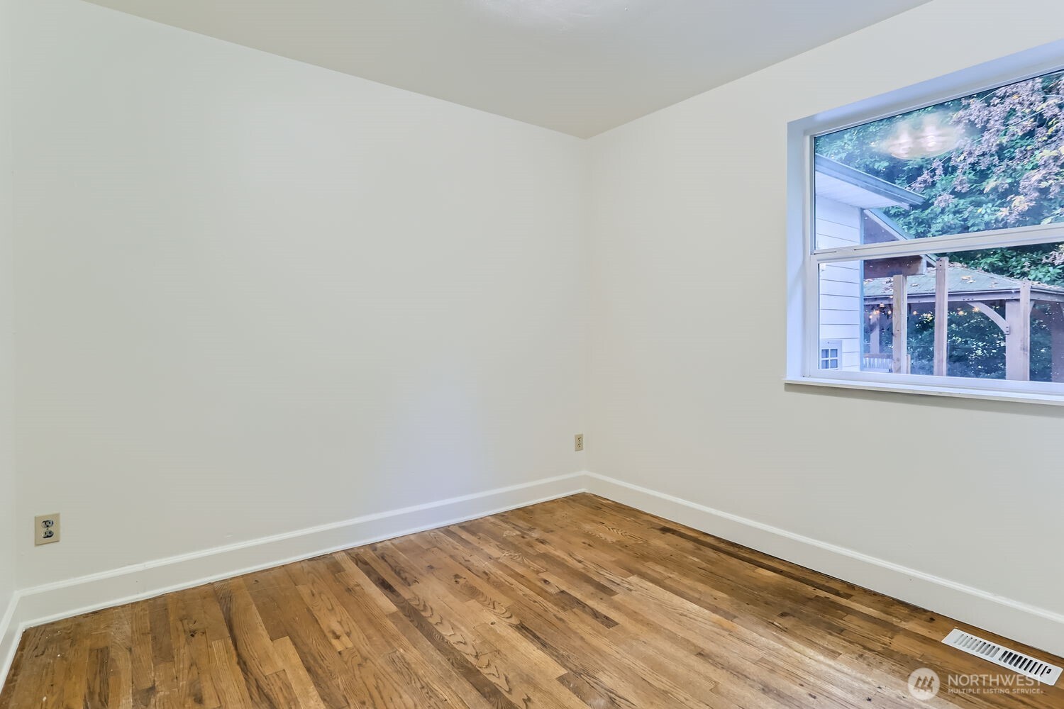Listing images