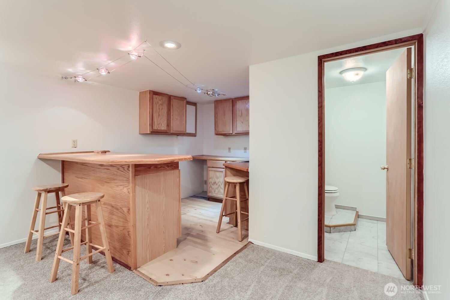 Listing images