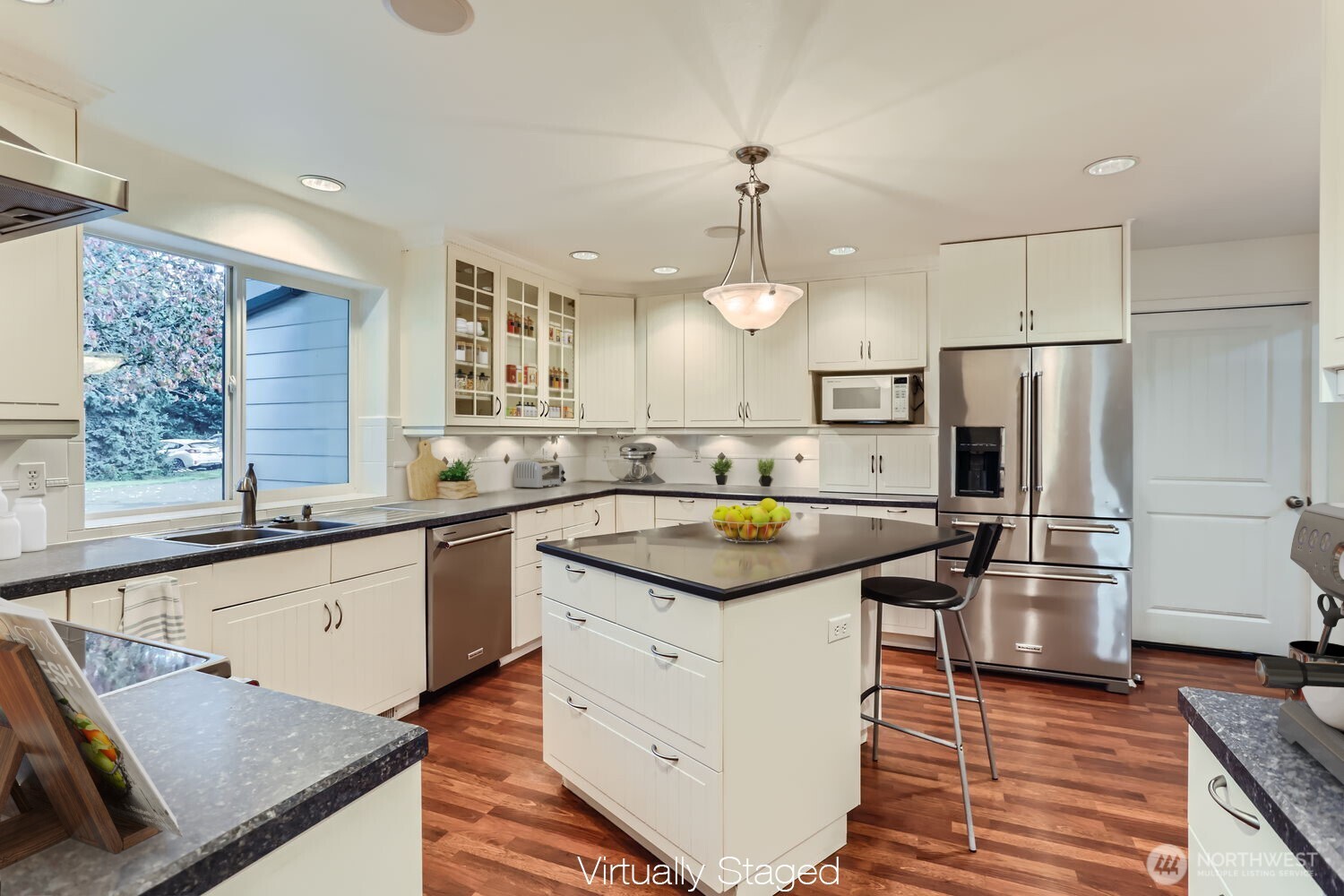 Listing images