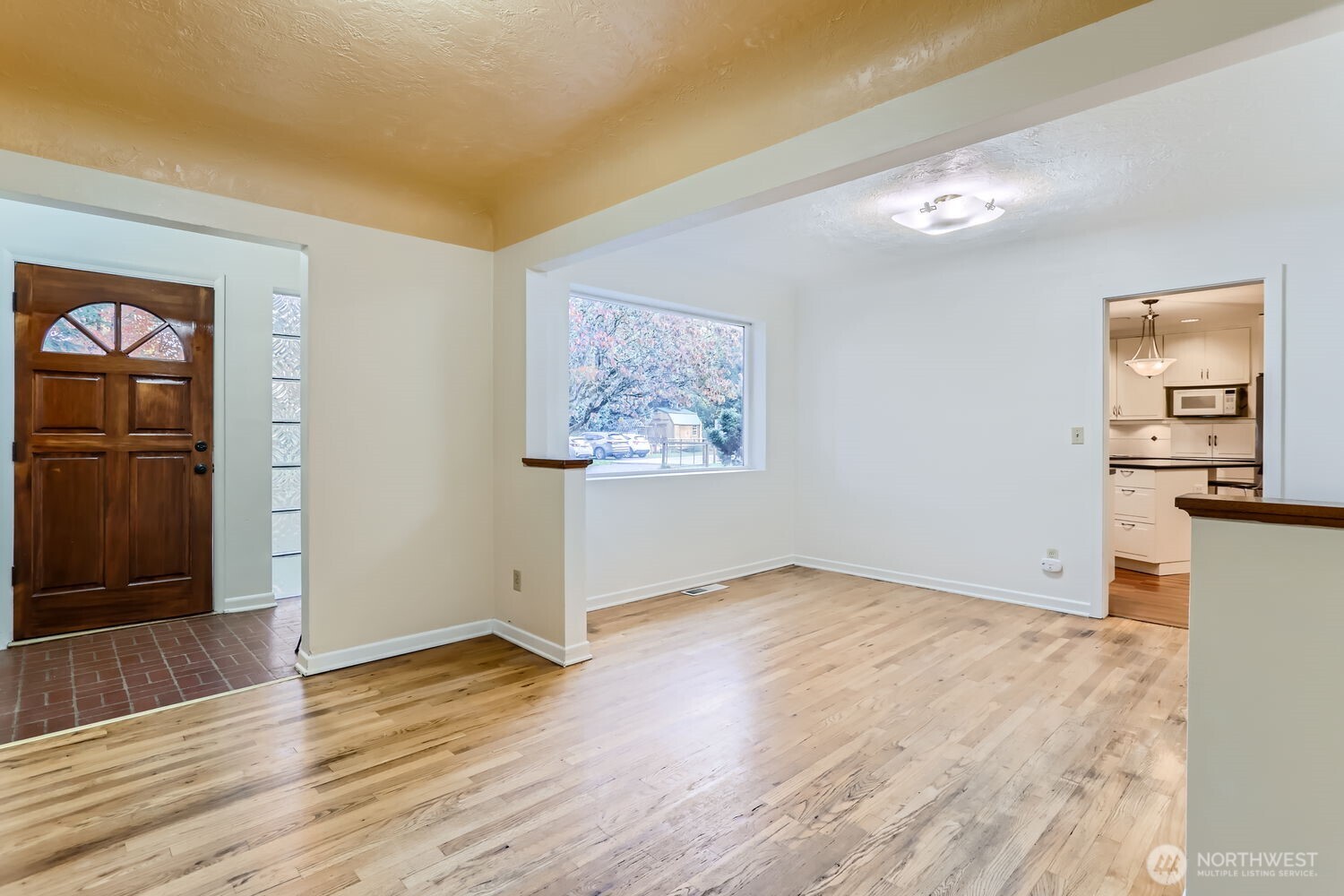 Listing images