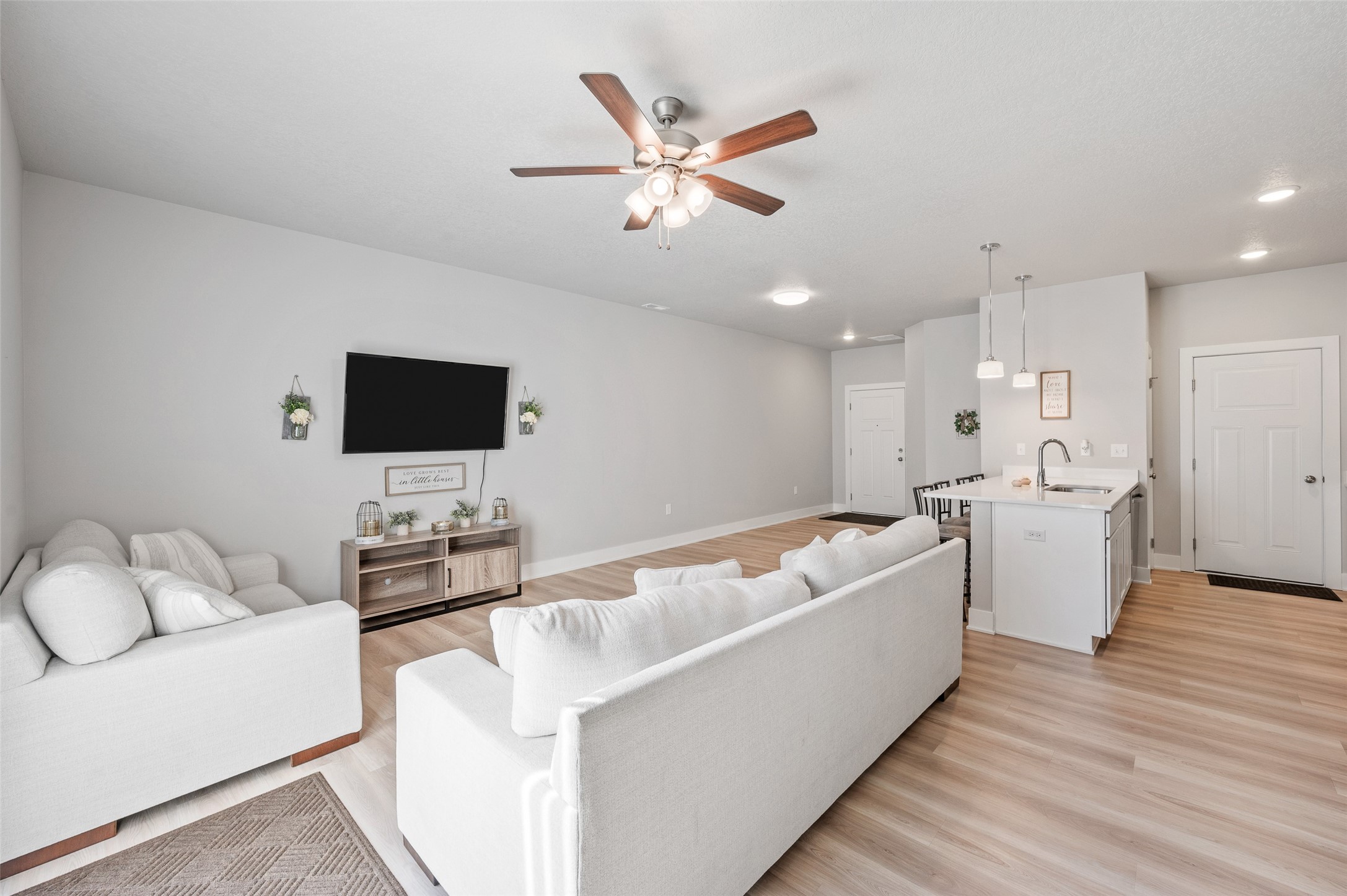 Listing images