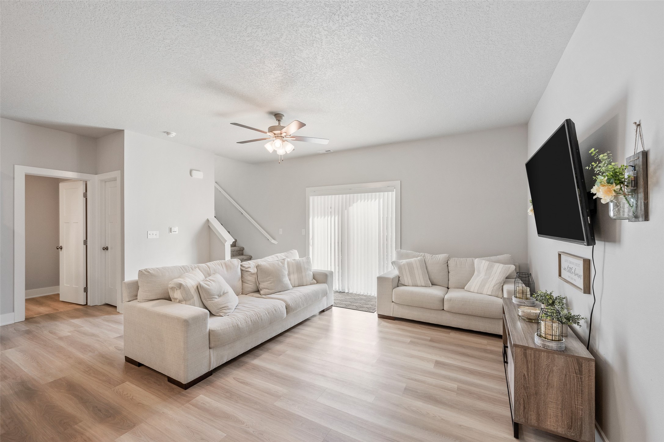 Listing images