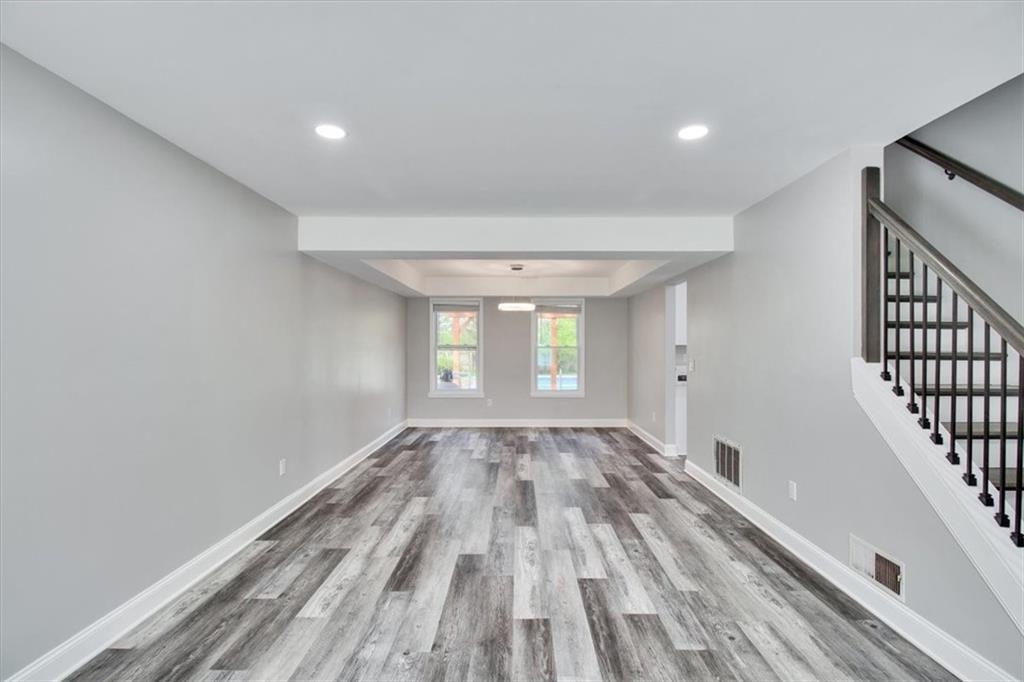 Listing images