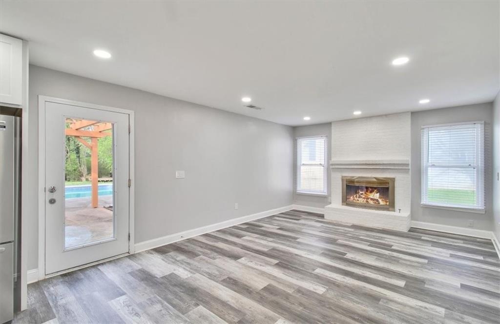 Listing images
