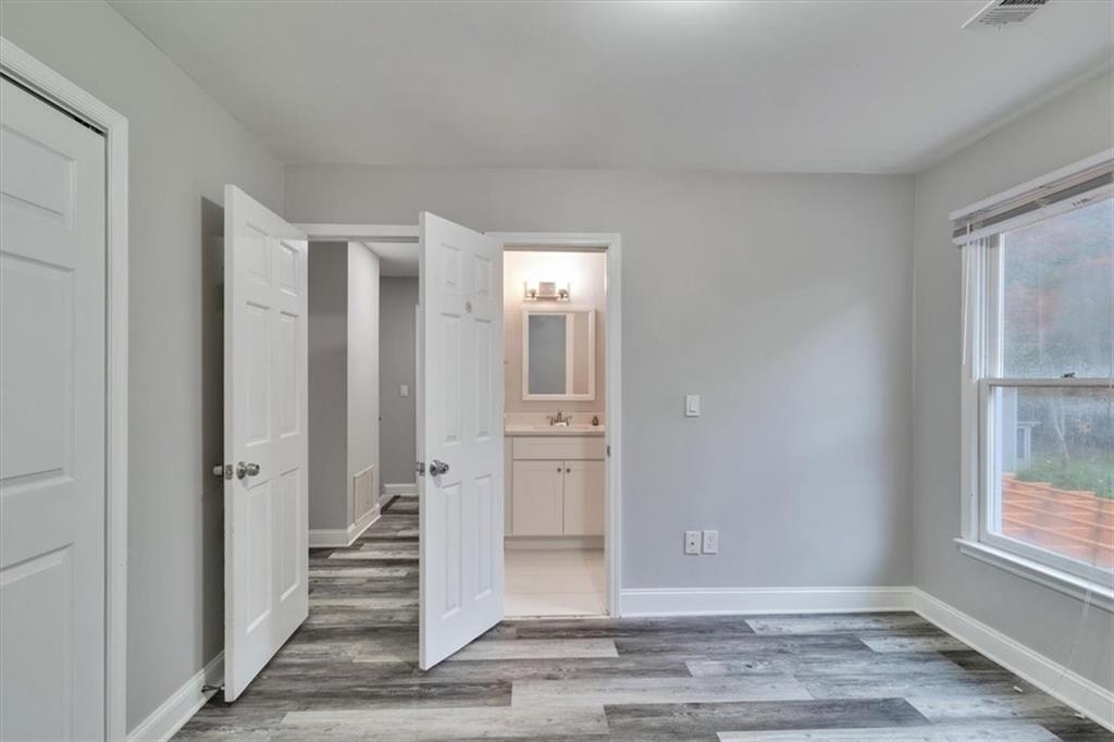 Listing images