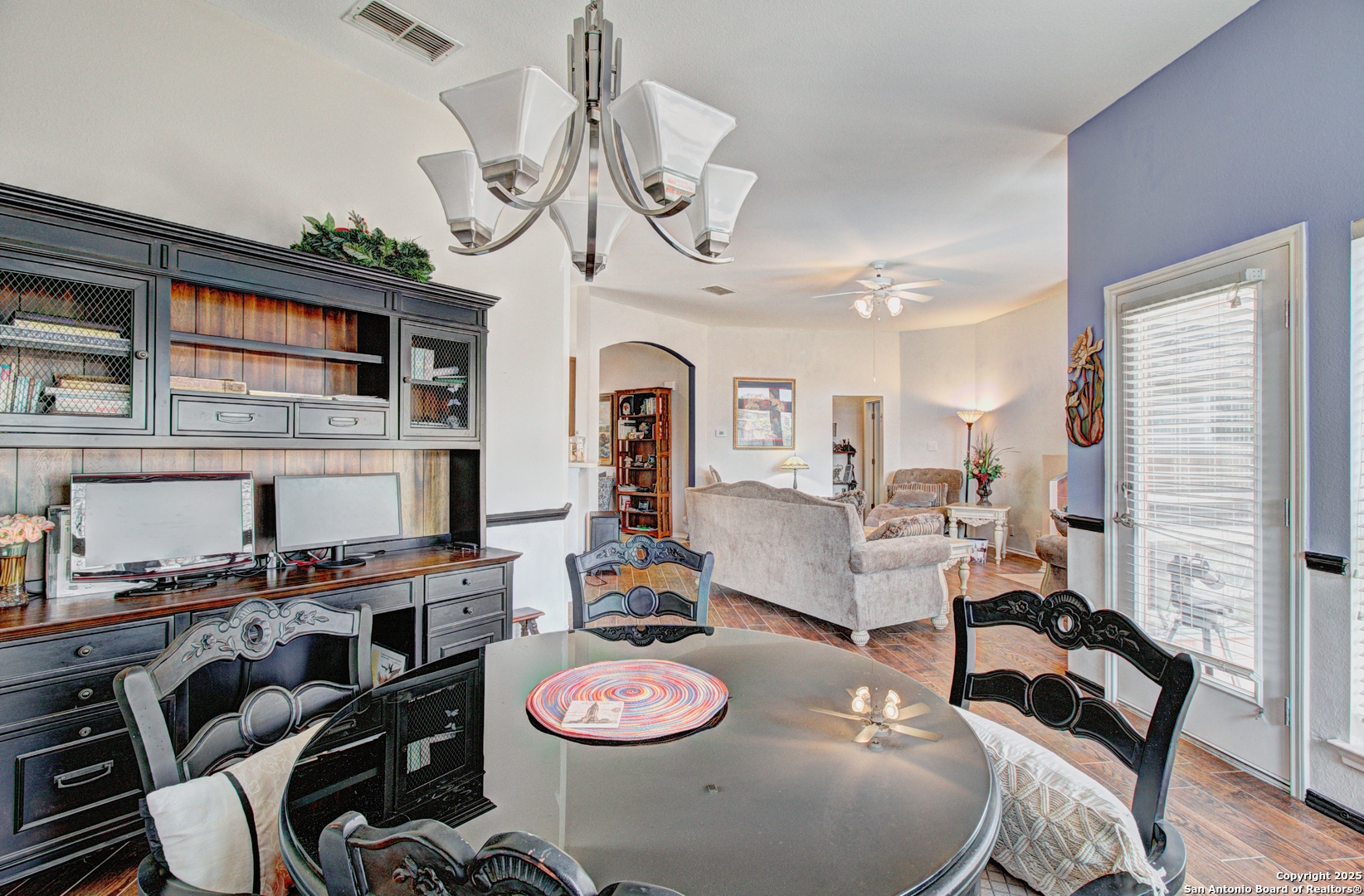 Listing images