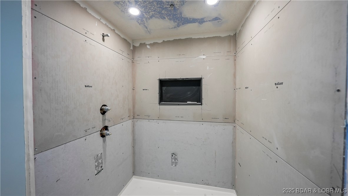 Listing images