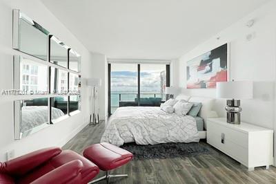 Listing images