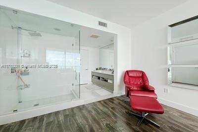 Listing images