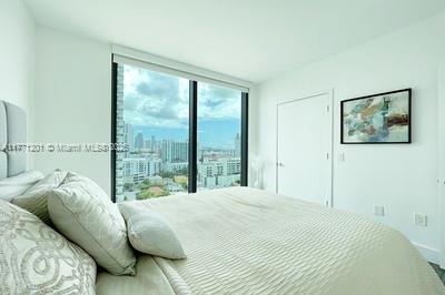 Listing images
