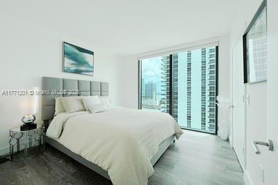 Listing images