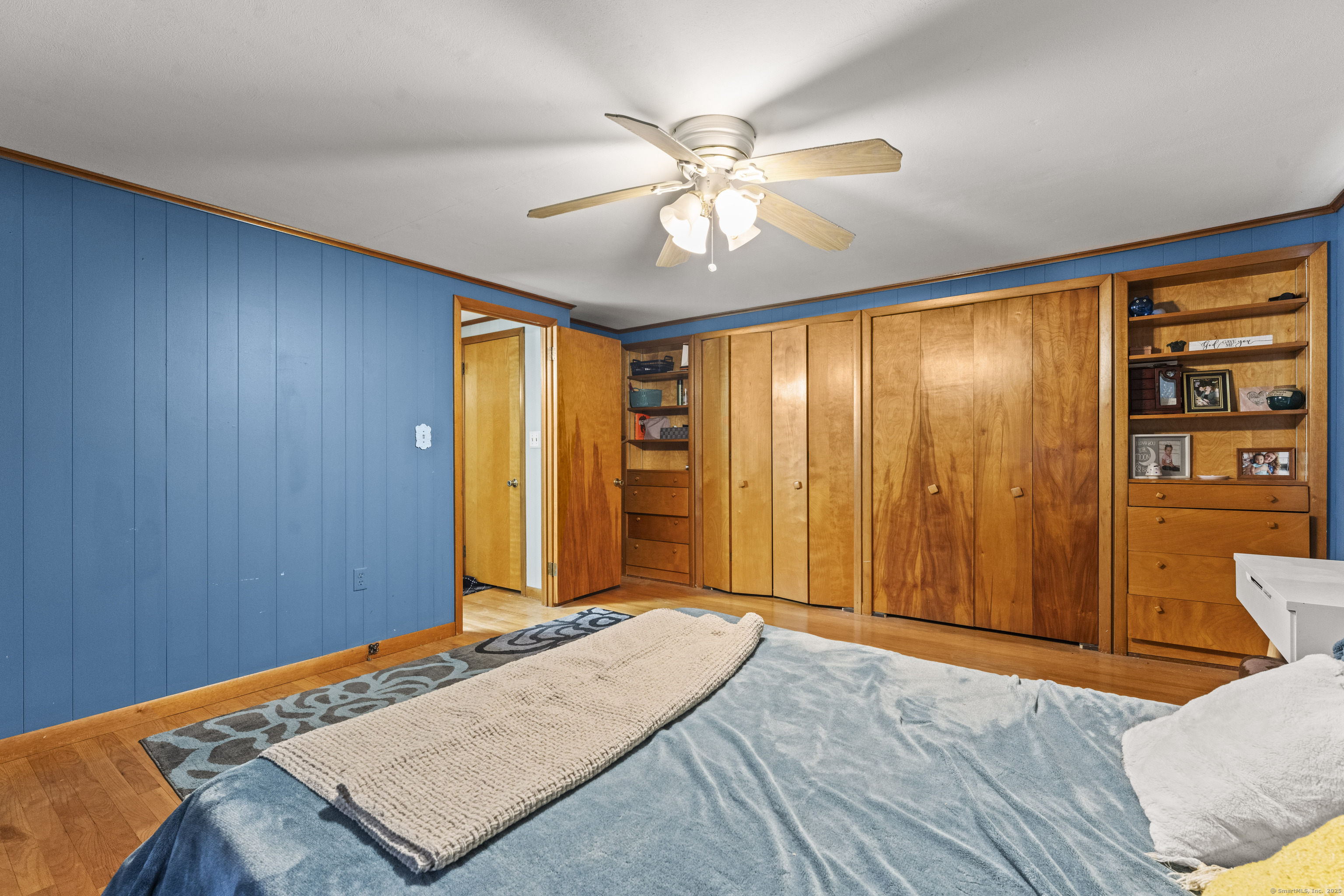 Listing images