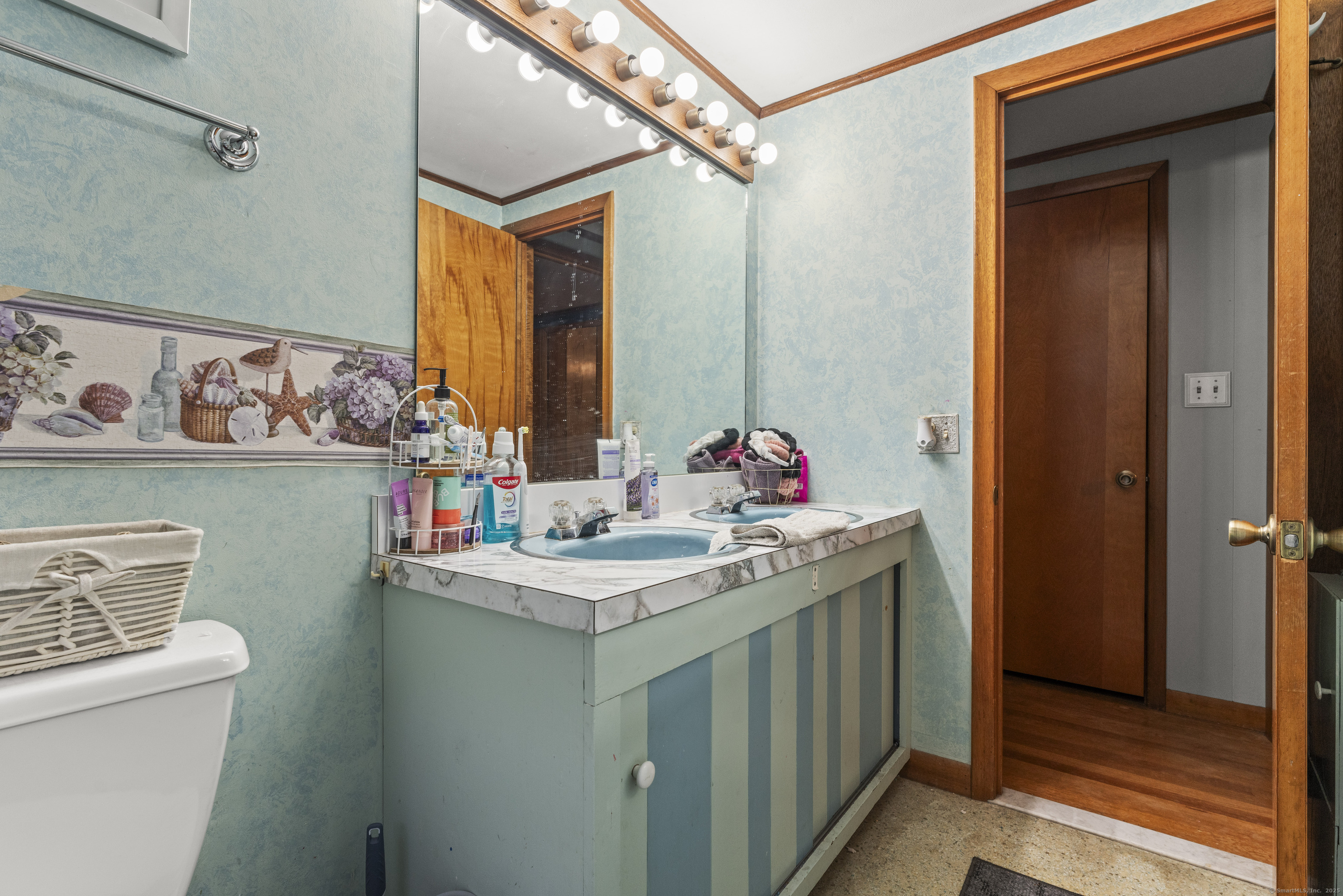 Listing images