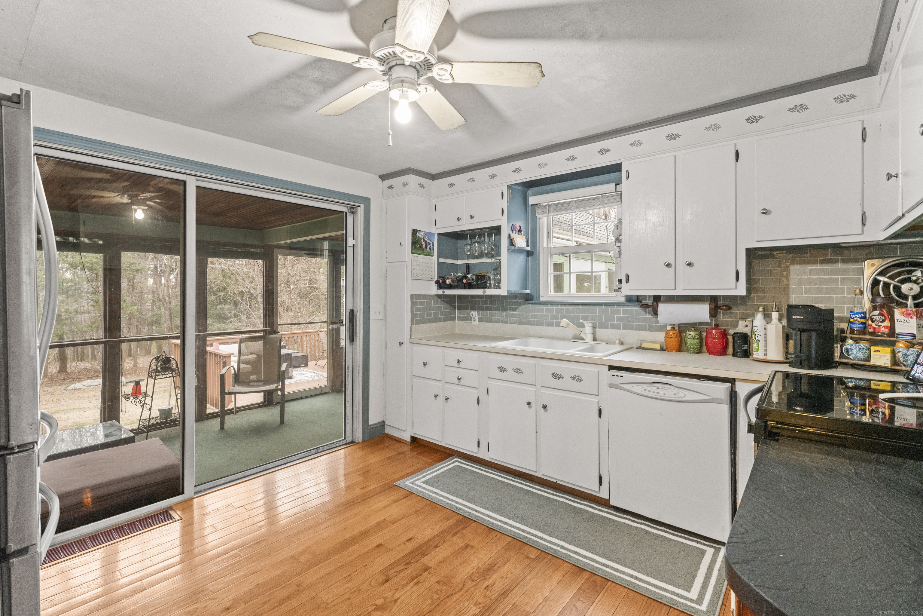 Listing images