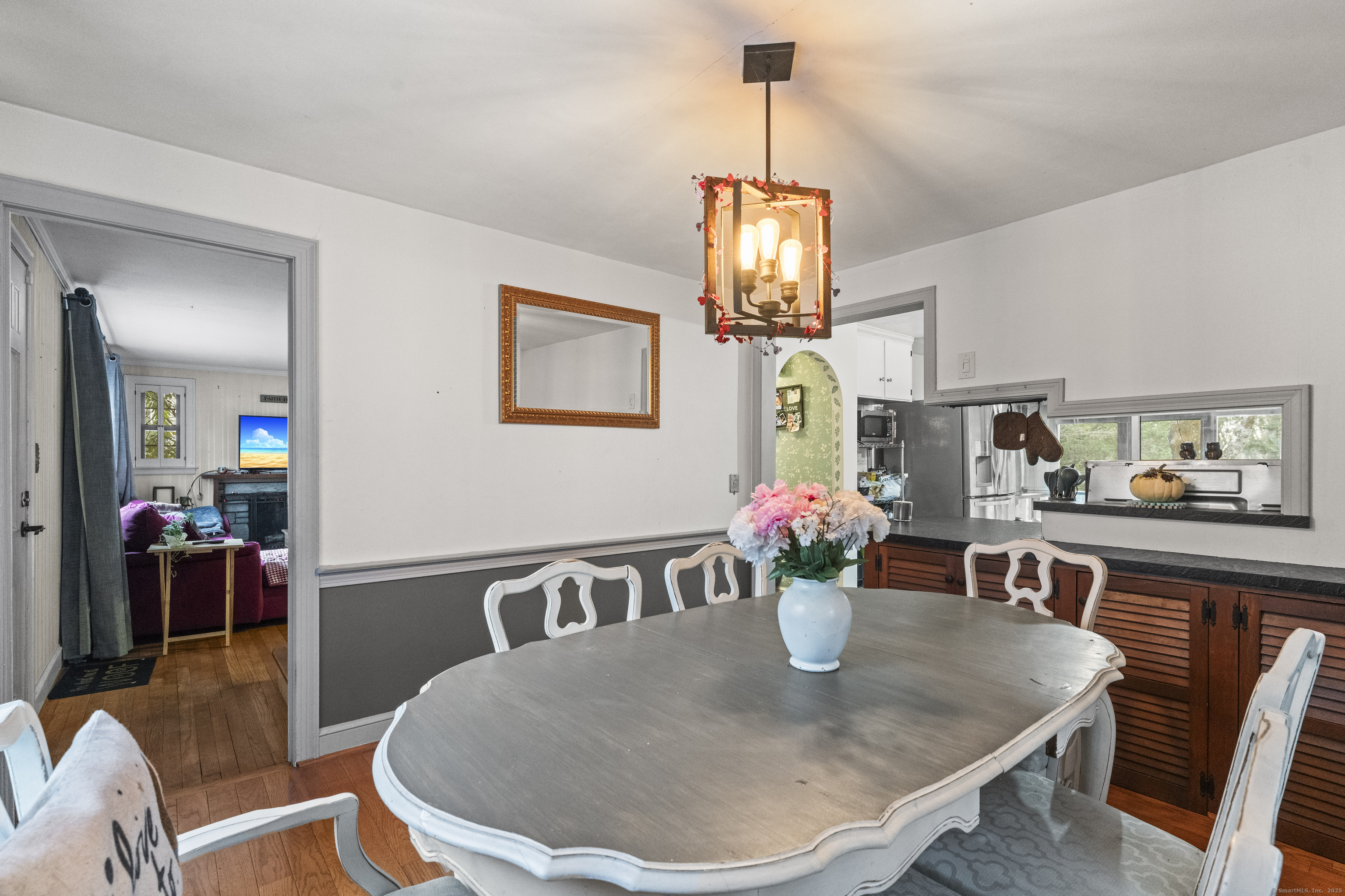 Listing images
