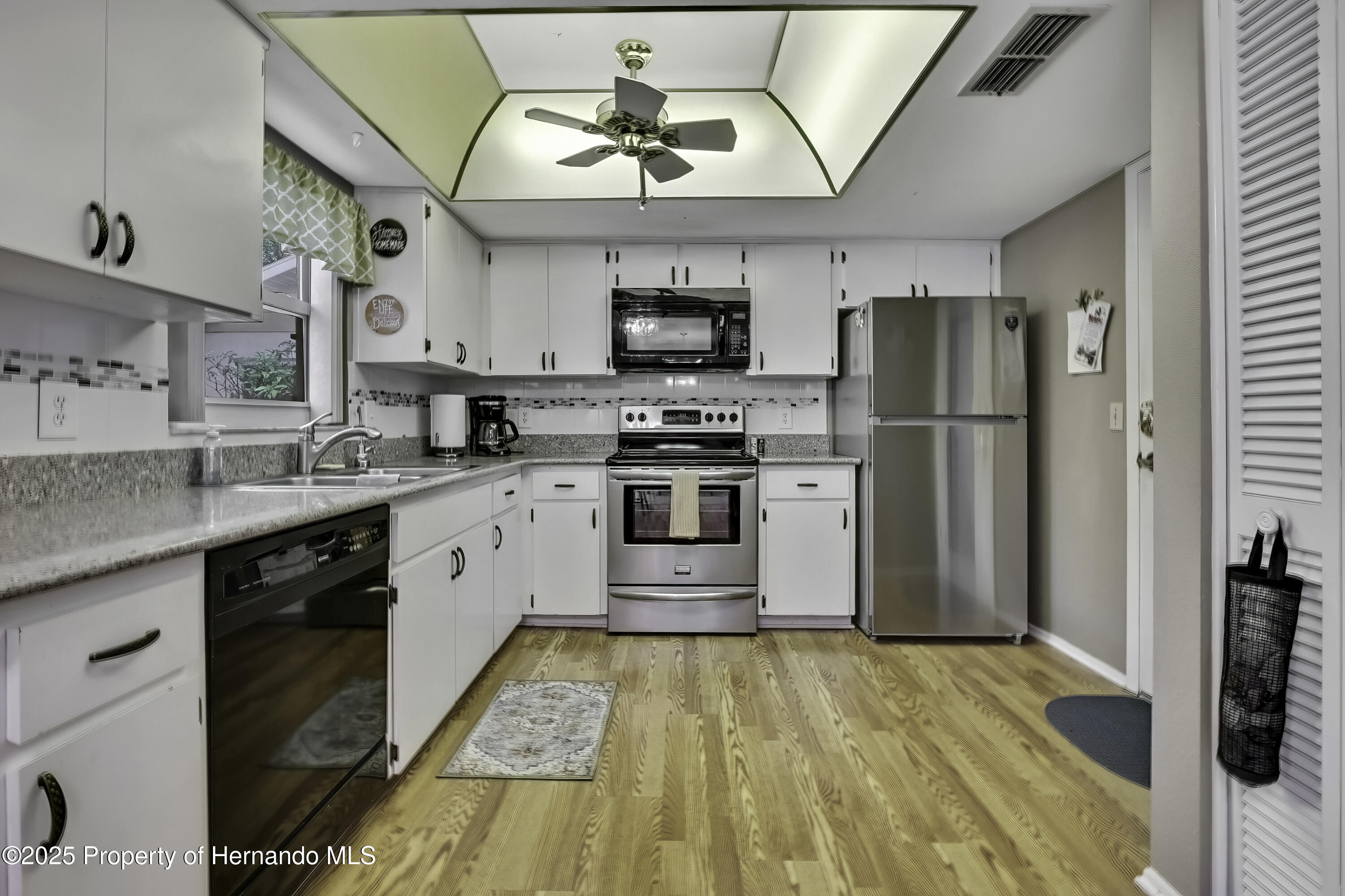 Listing images