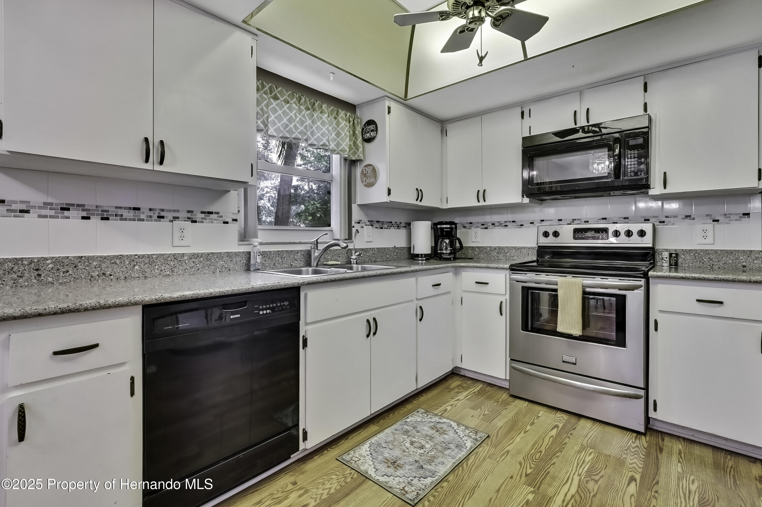 Listing images