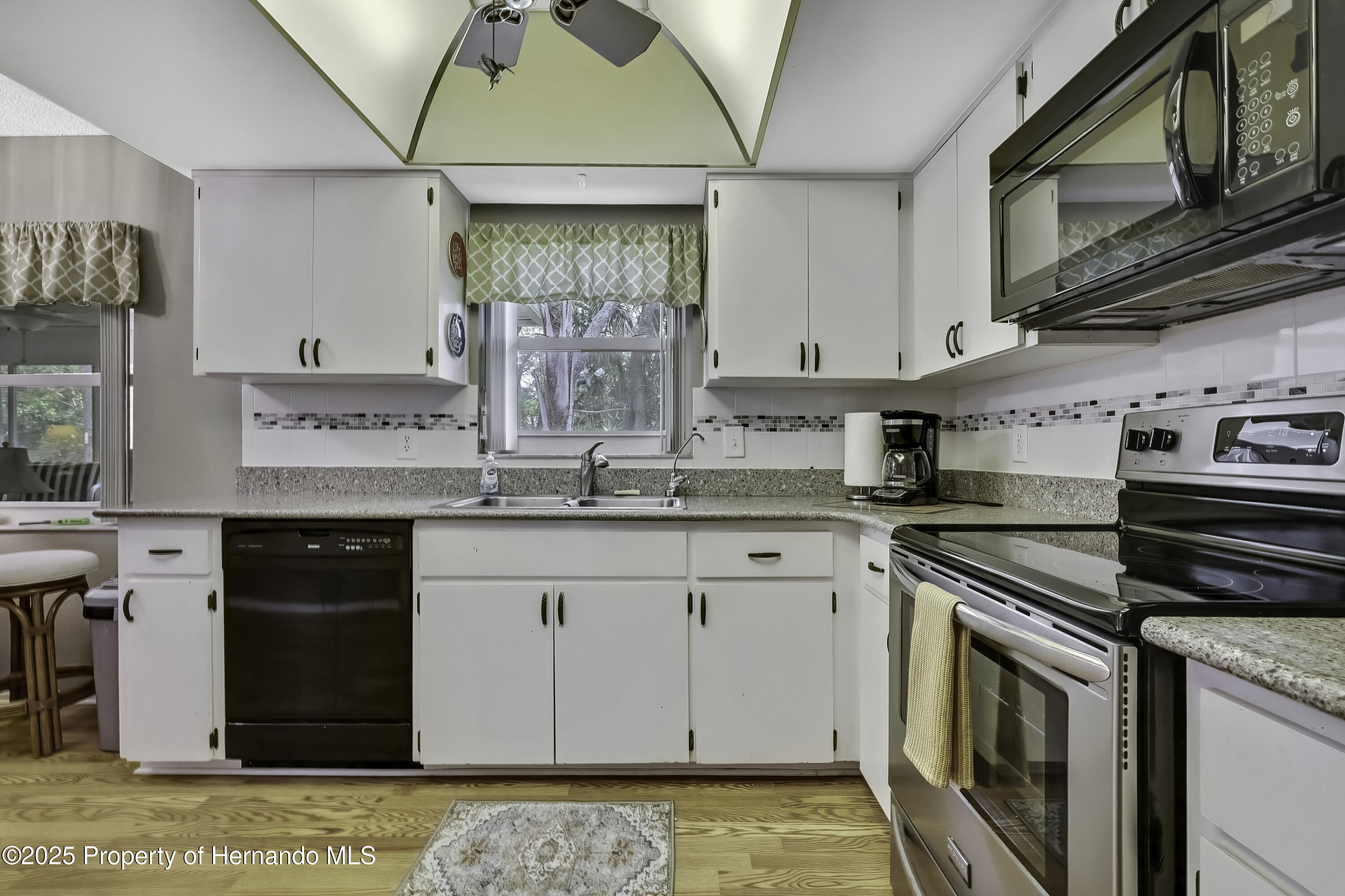 Listing images