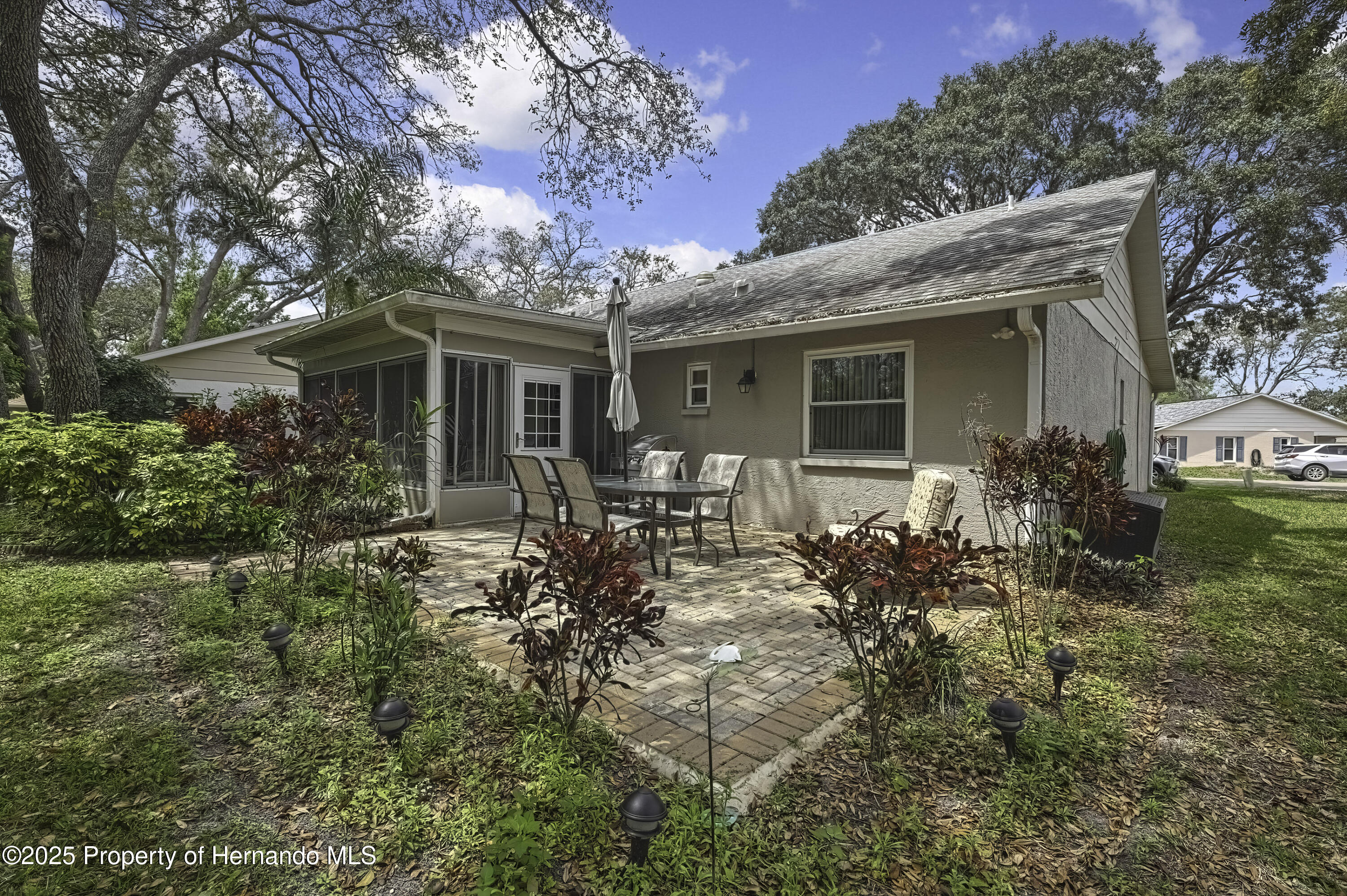 Listing images