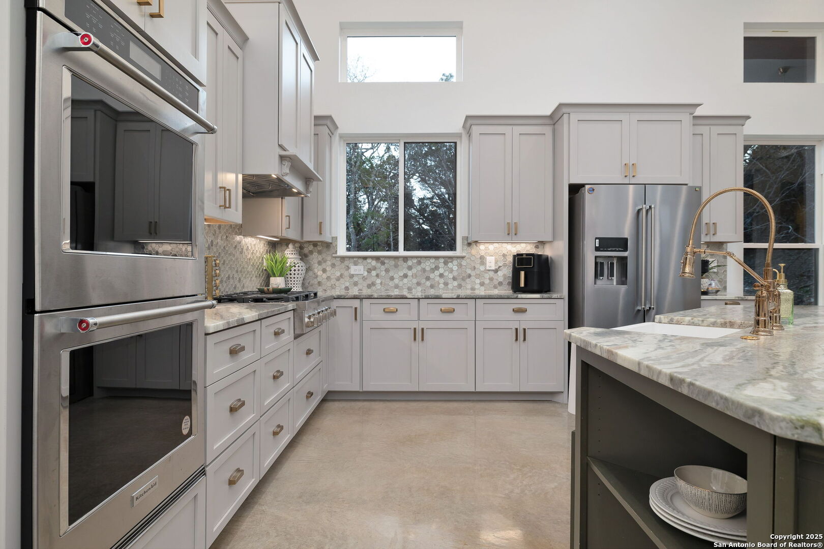 Listing images