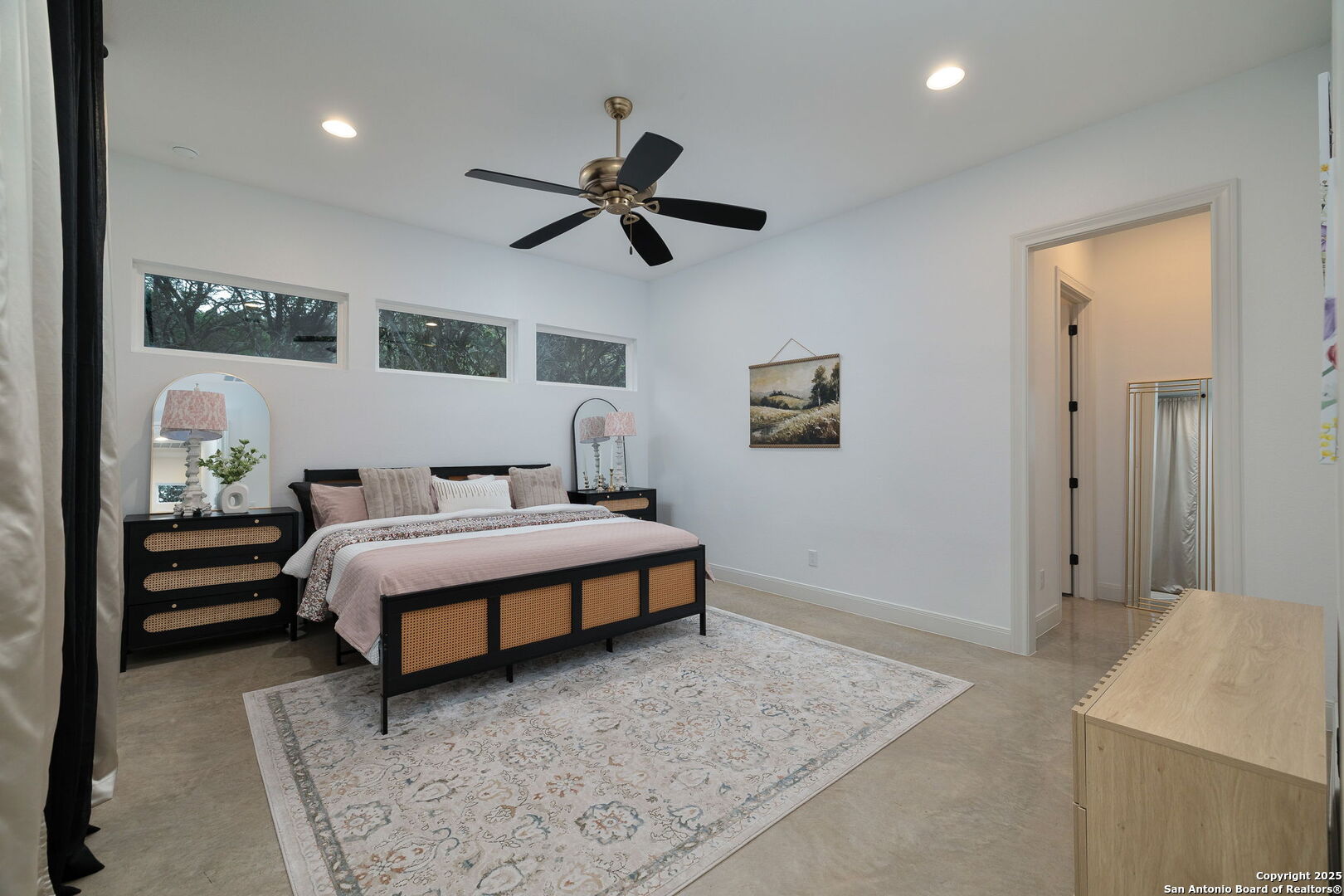 Listing images