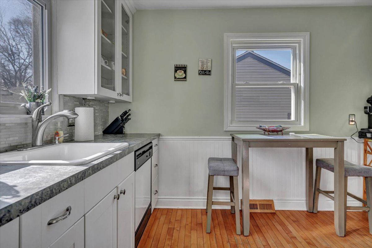 Listing images