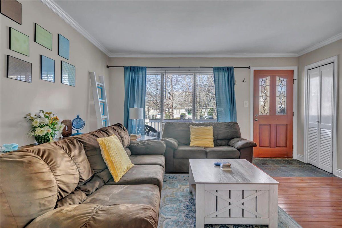 Listing images