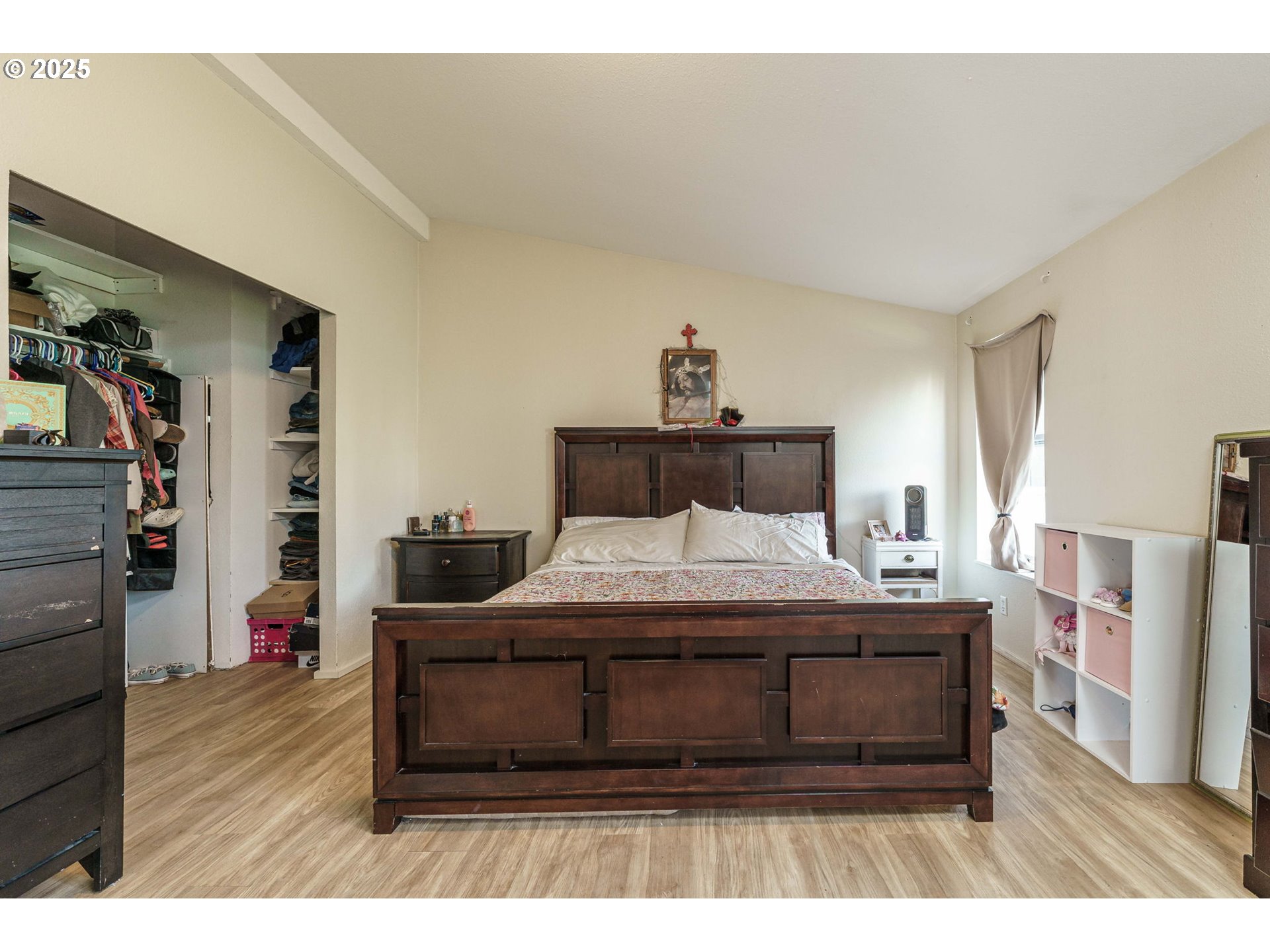 Listing images