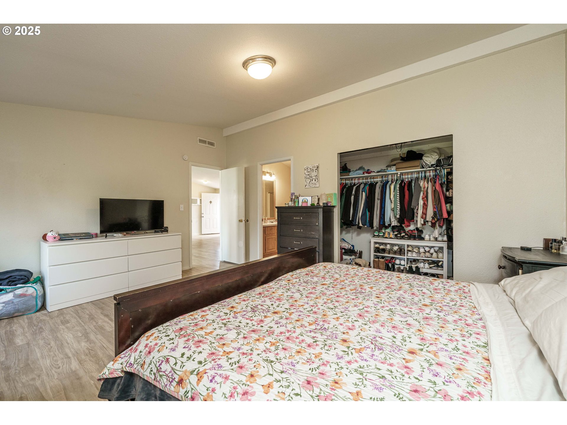 Listing images