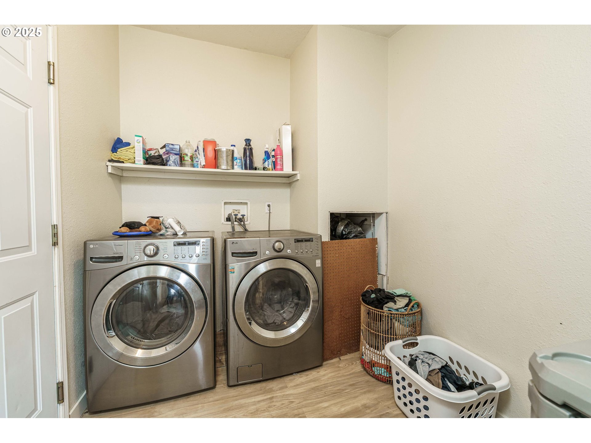 Listing images