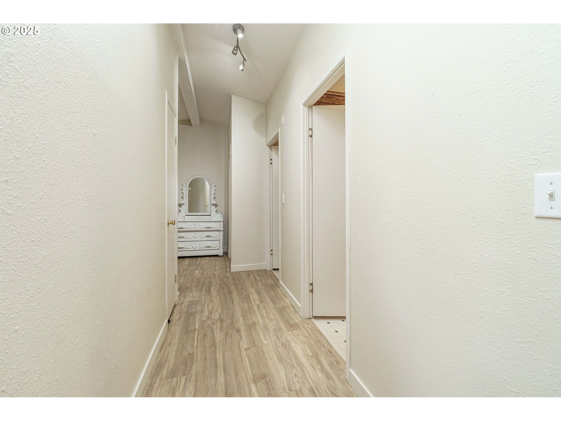 Listing images