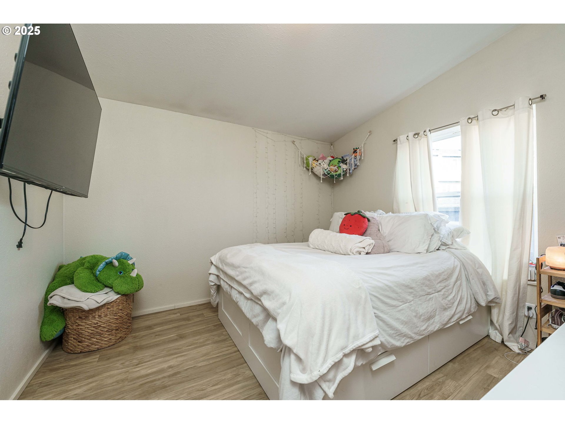 Listing images