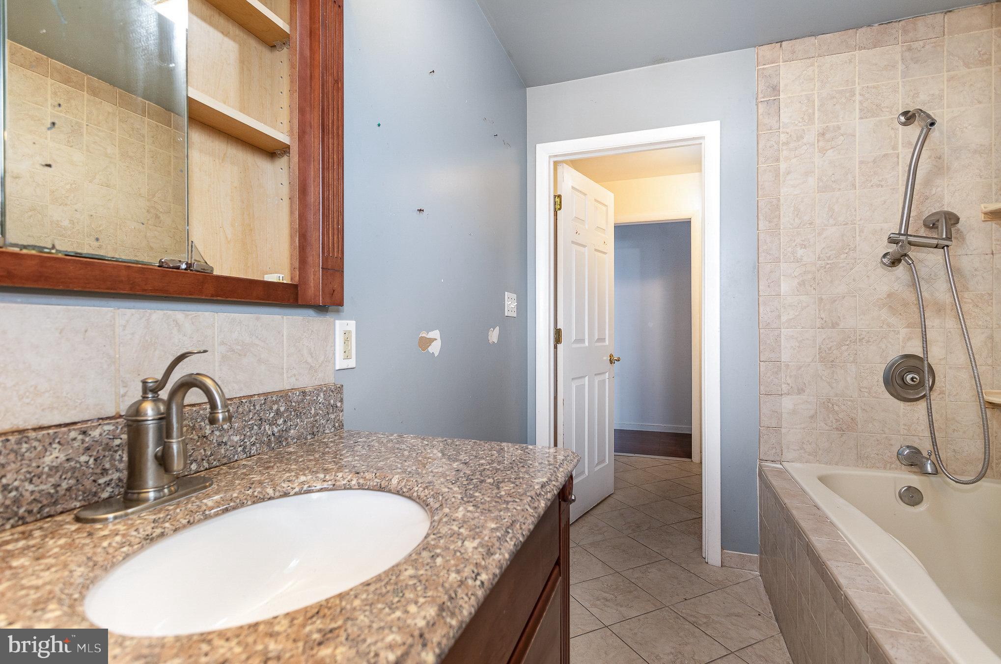 Listing images