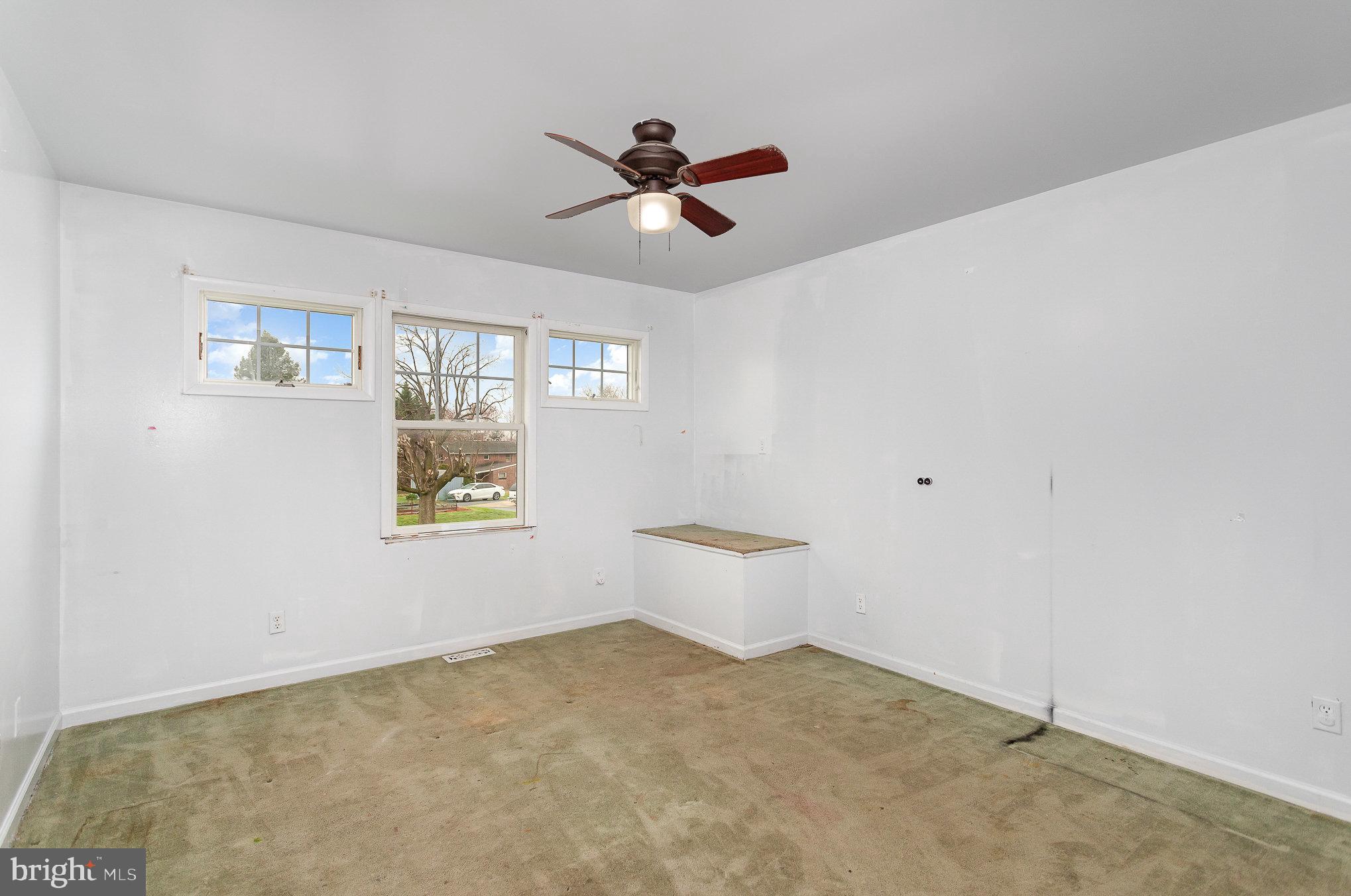 Listing images