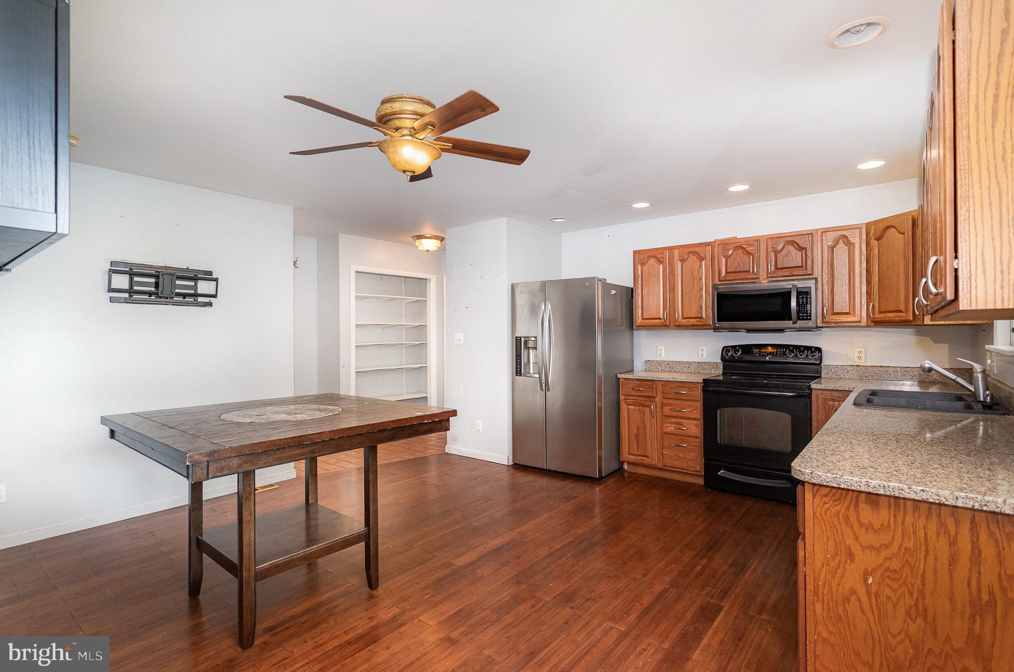 Listing images