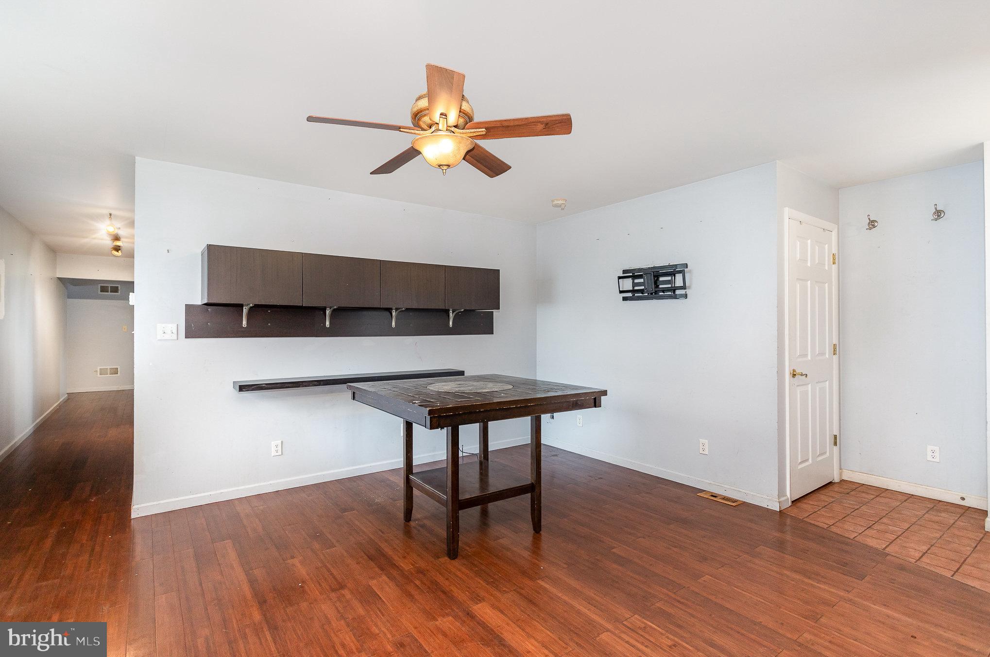 Listing images