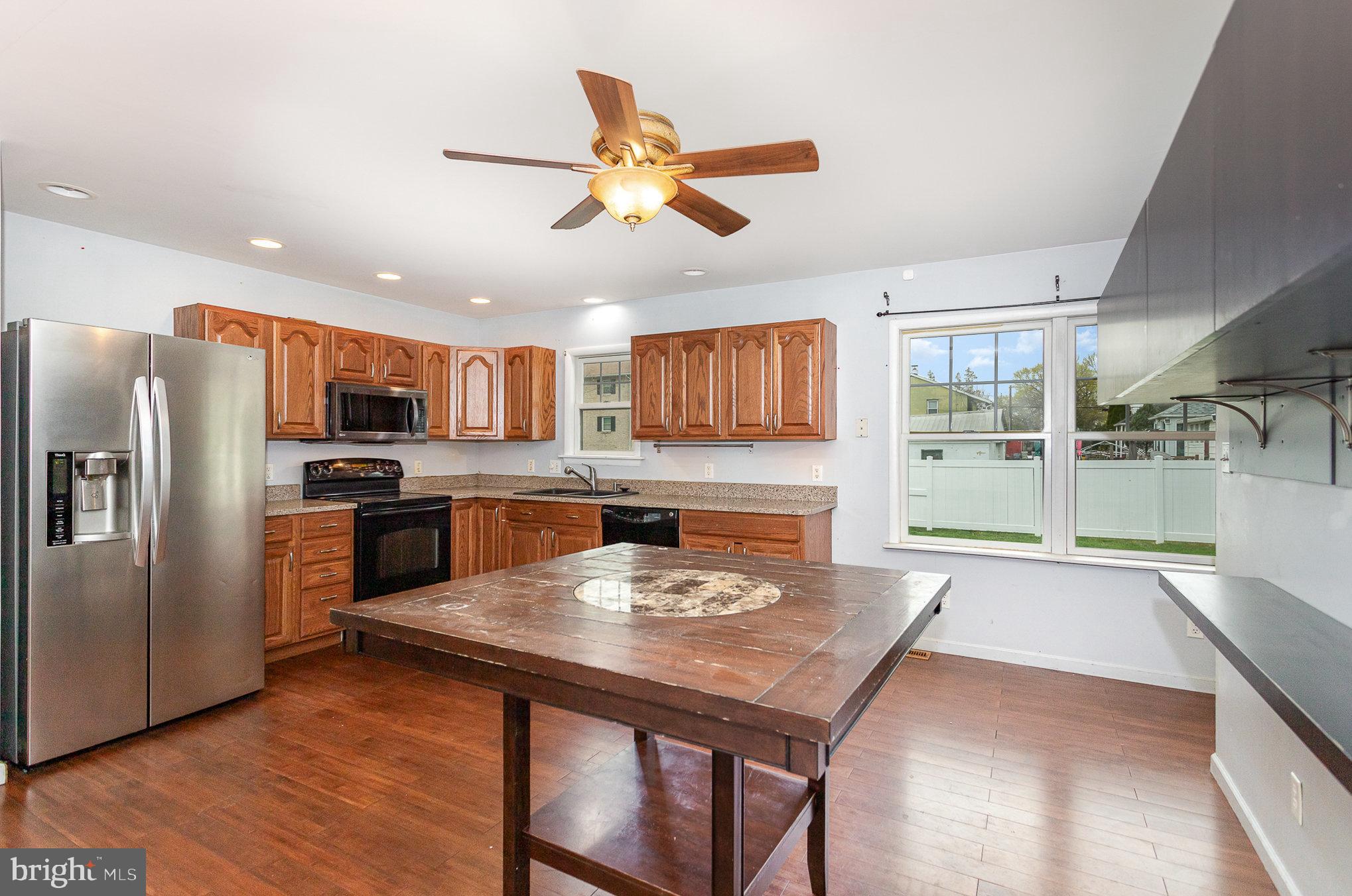 Listing images