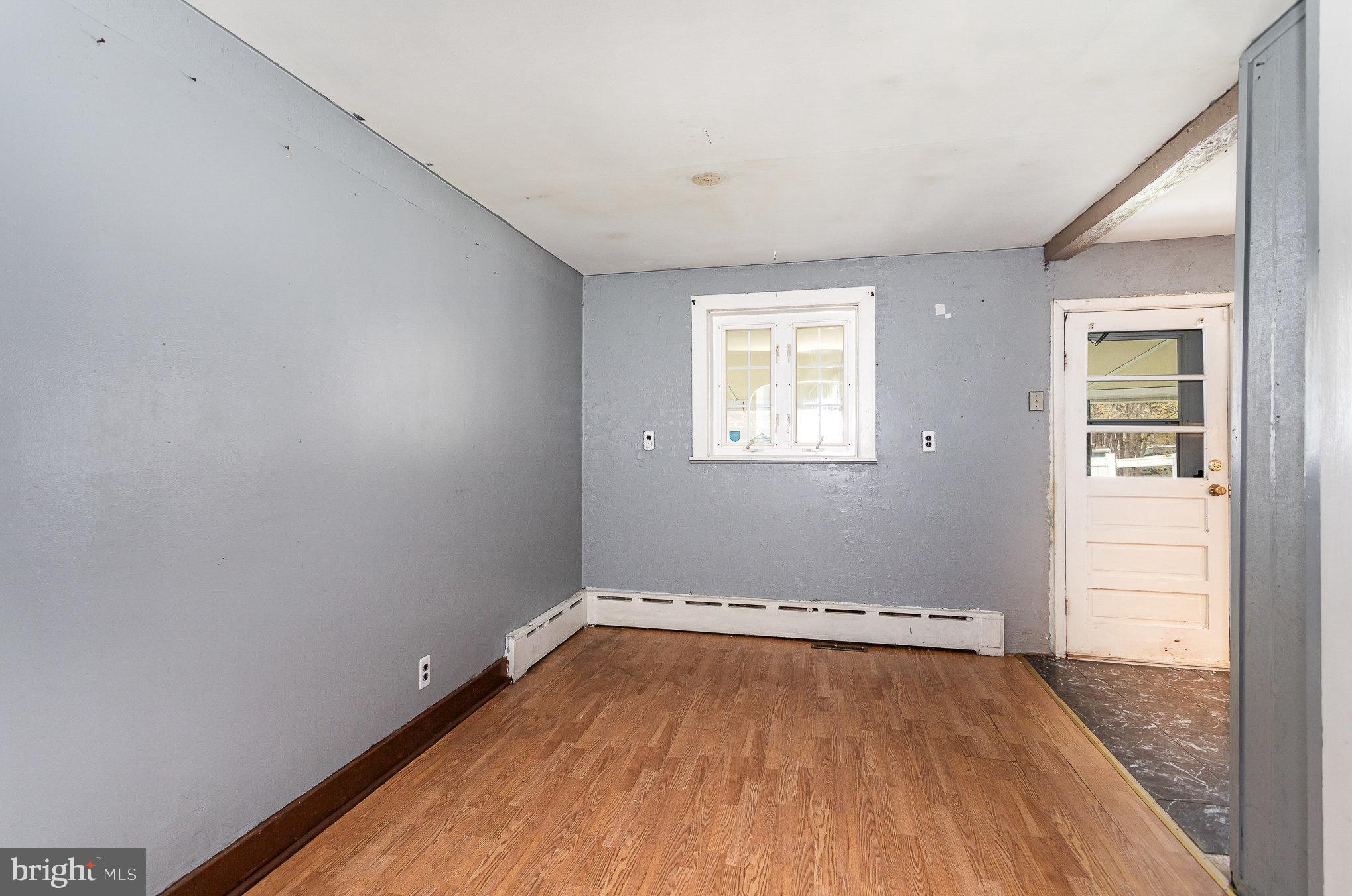 Listing images