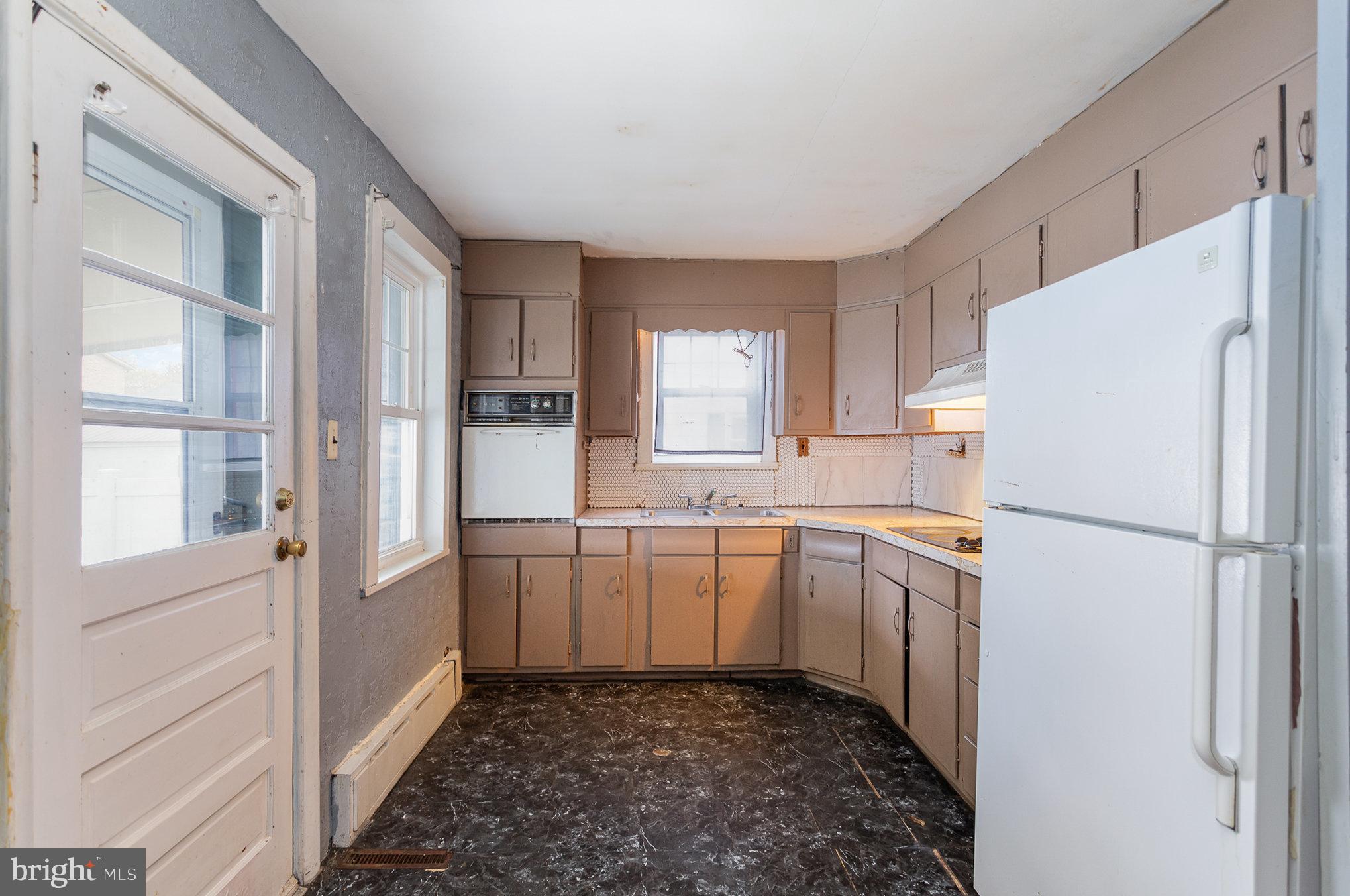 Listing images