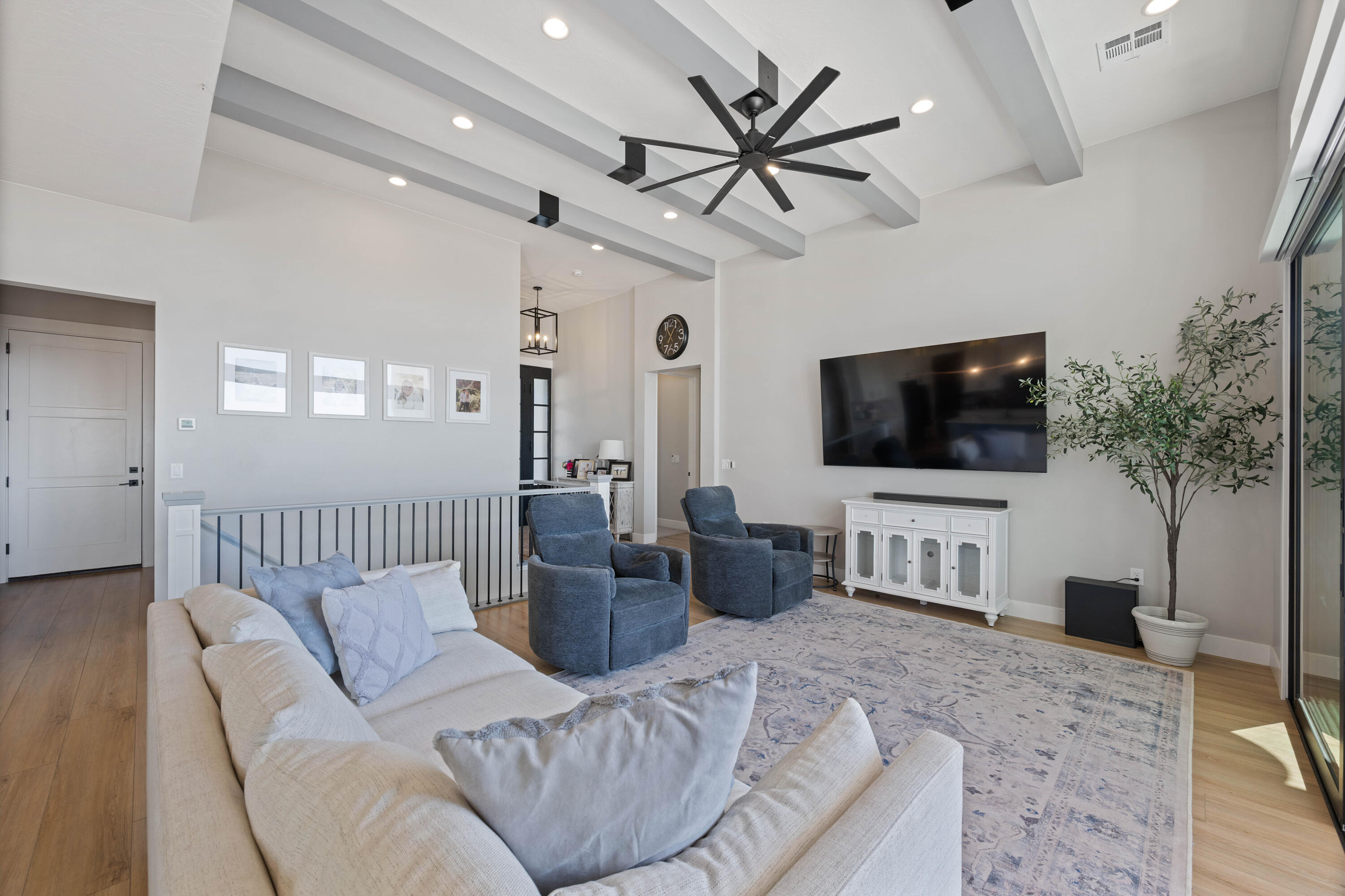 Listing images