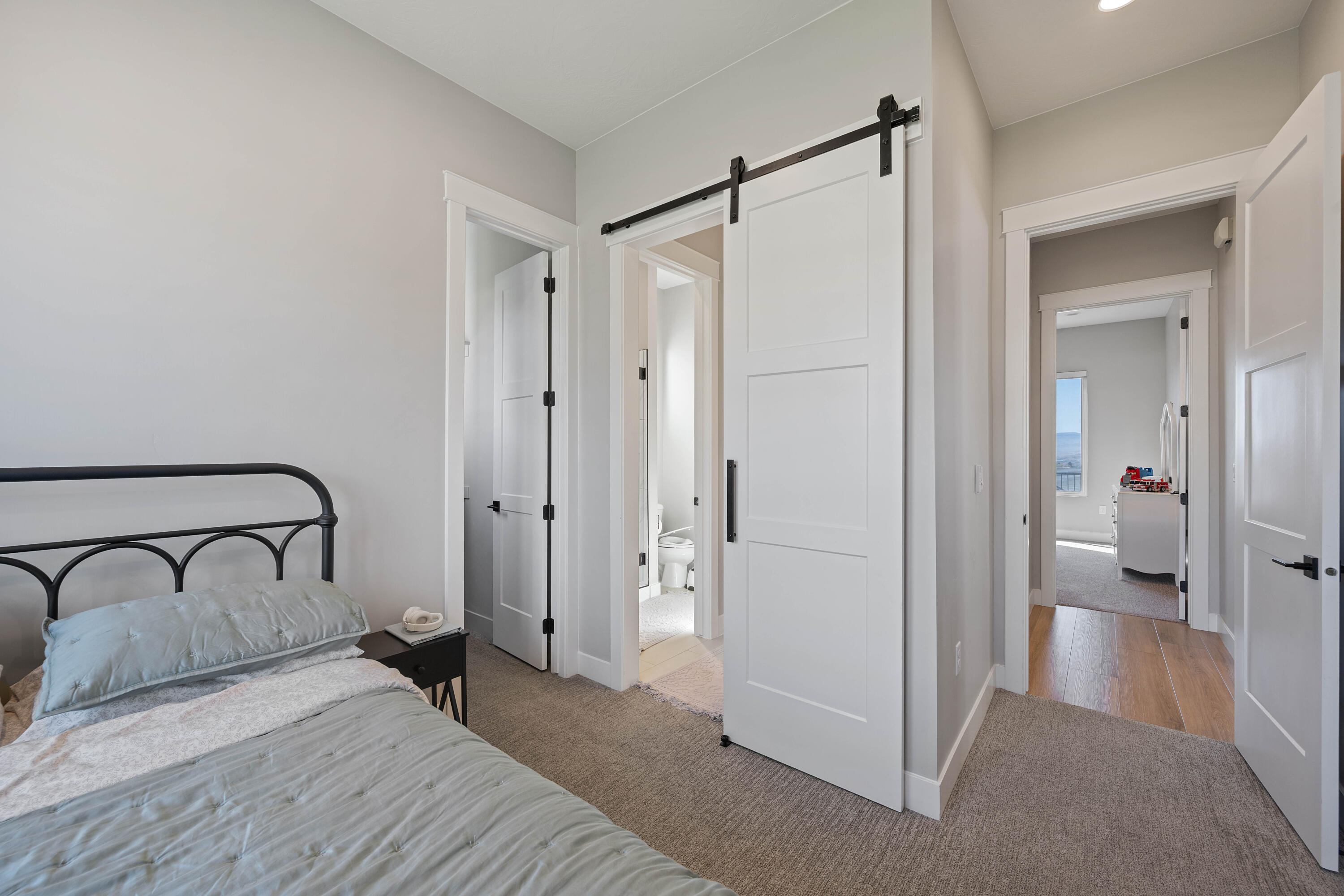 Listing images