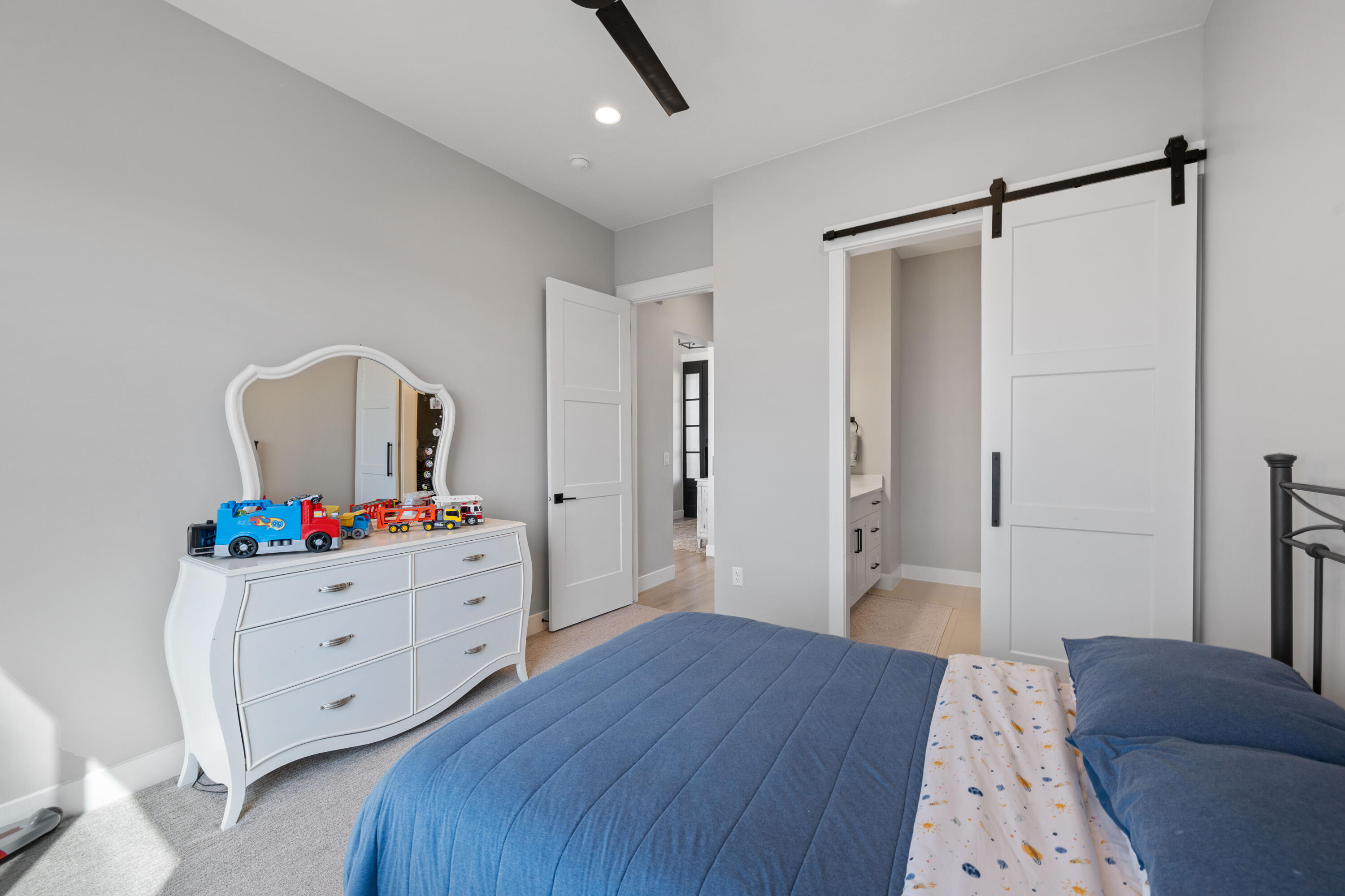 Listing images